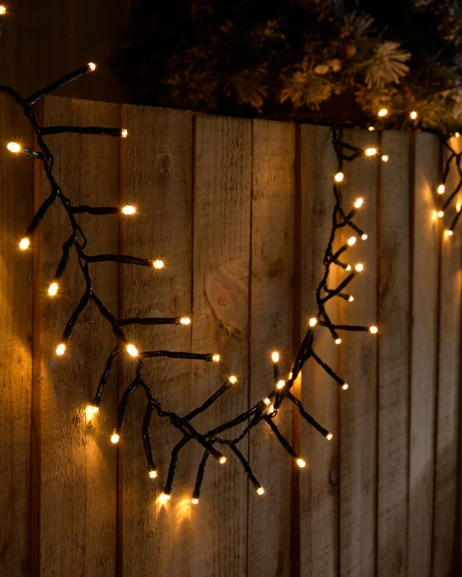 WeRChristmas 400 Chasing Cluster Light String, Warm White