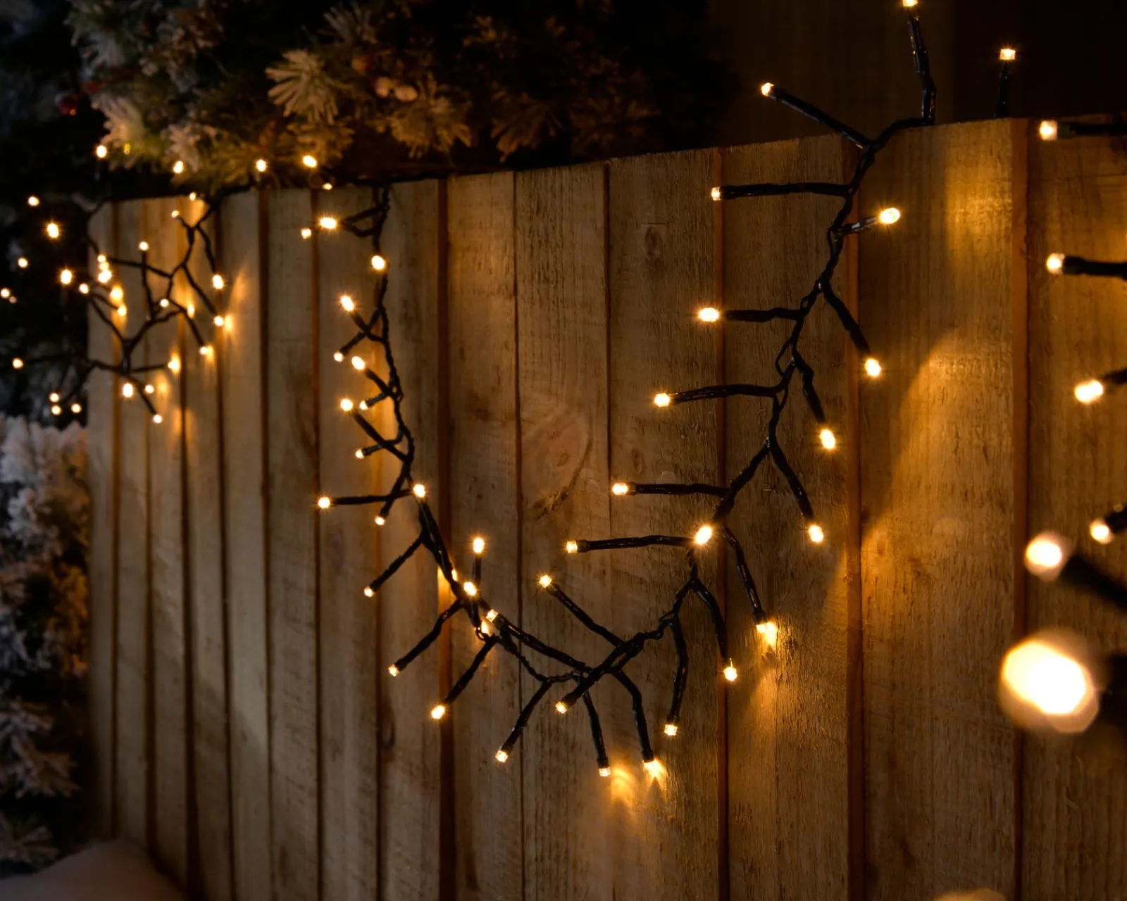 WeRChristmas 400 Chasing Cluster Light String, Warm White