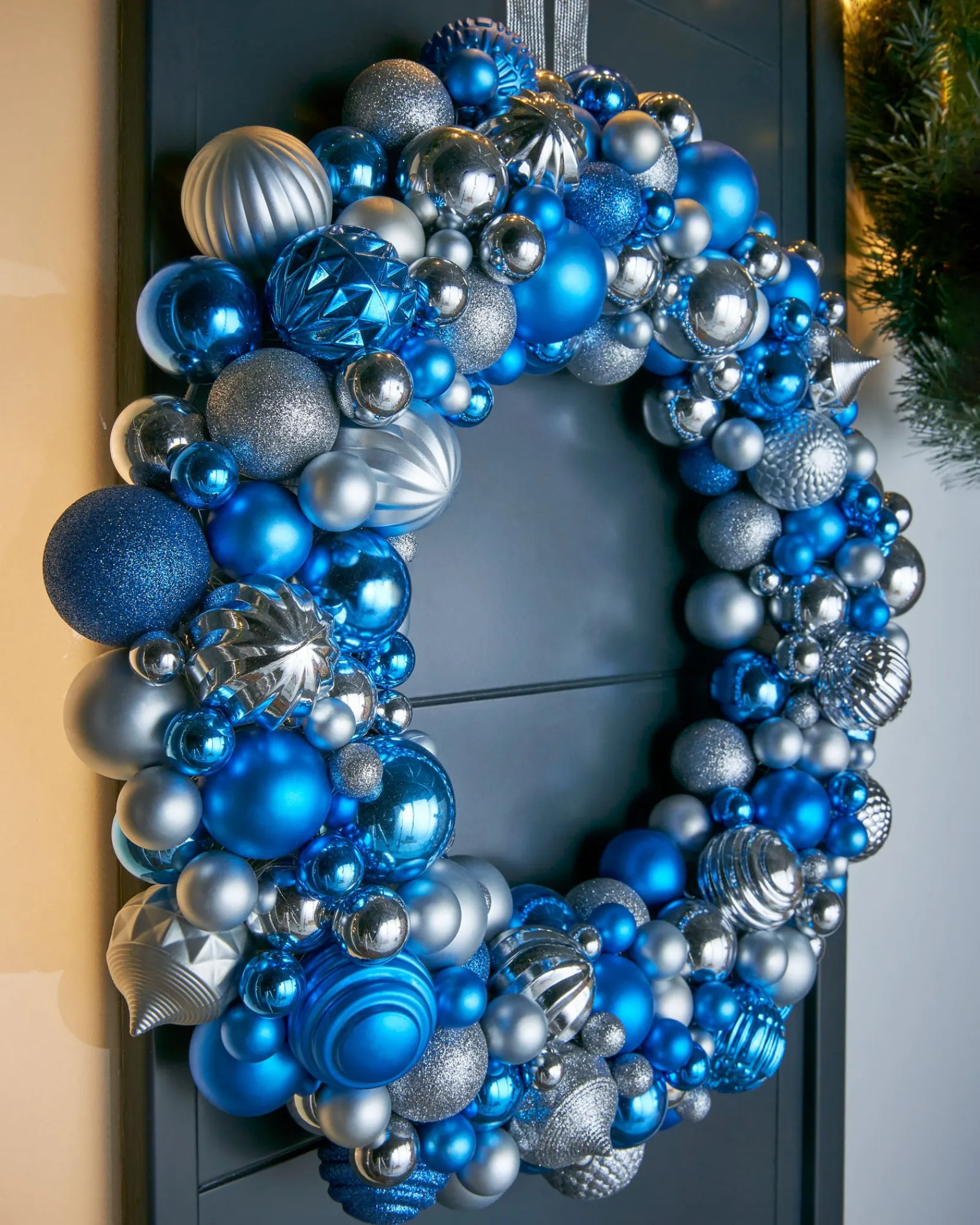 WeRChristmas Antarctica Bauble Wreath, 60 Cm