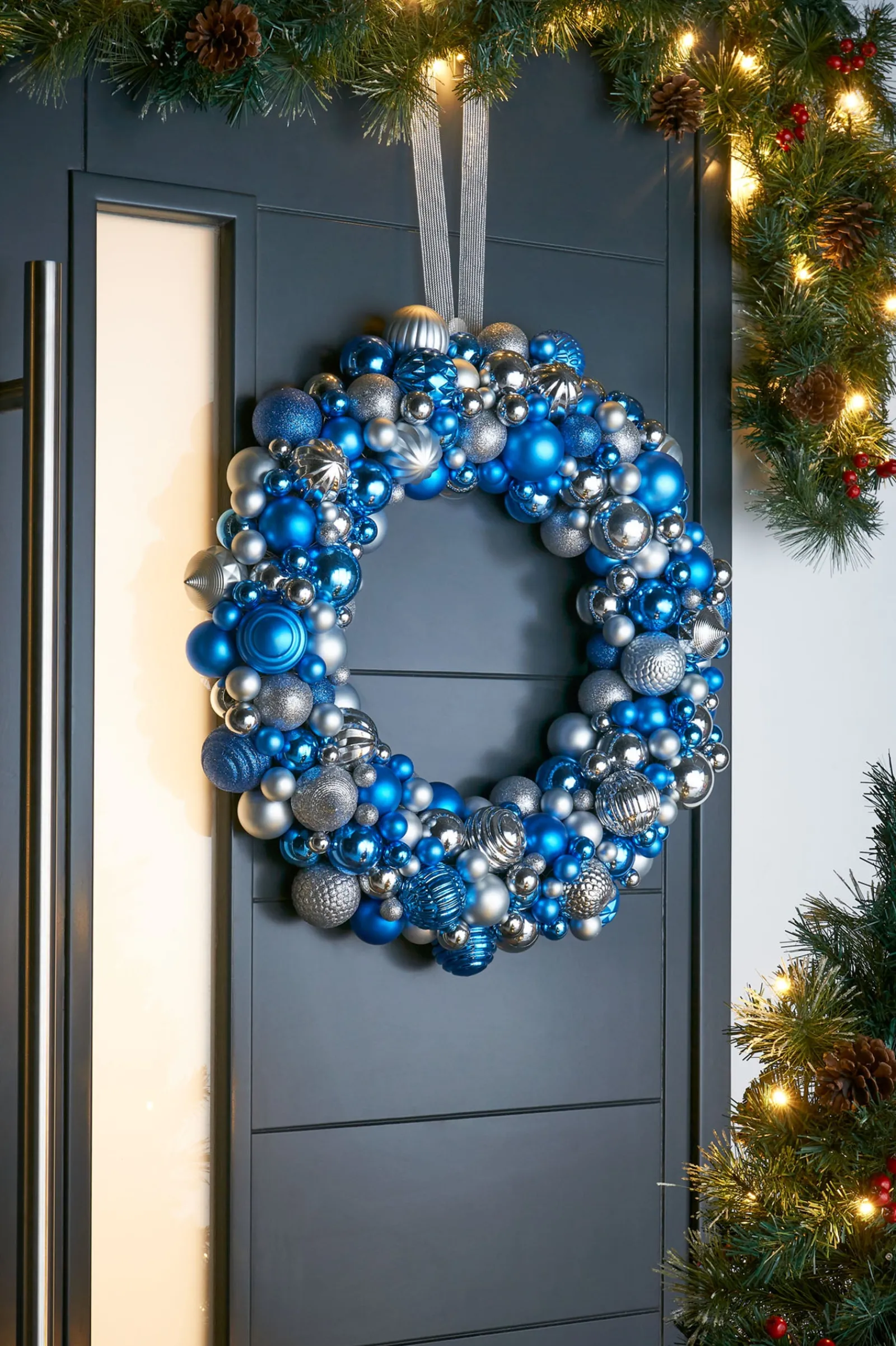WeRChristmas Antarctica Bauble Wreath, 60 Cm