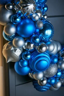 WeRChristmas Antarctica Bauble Wreath, 60 Cm