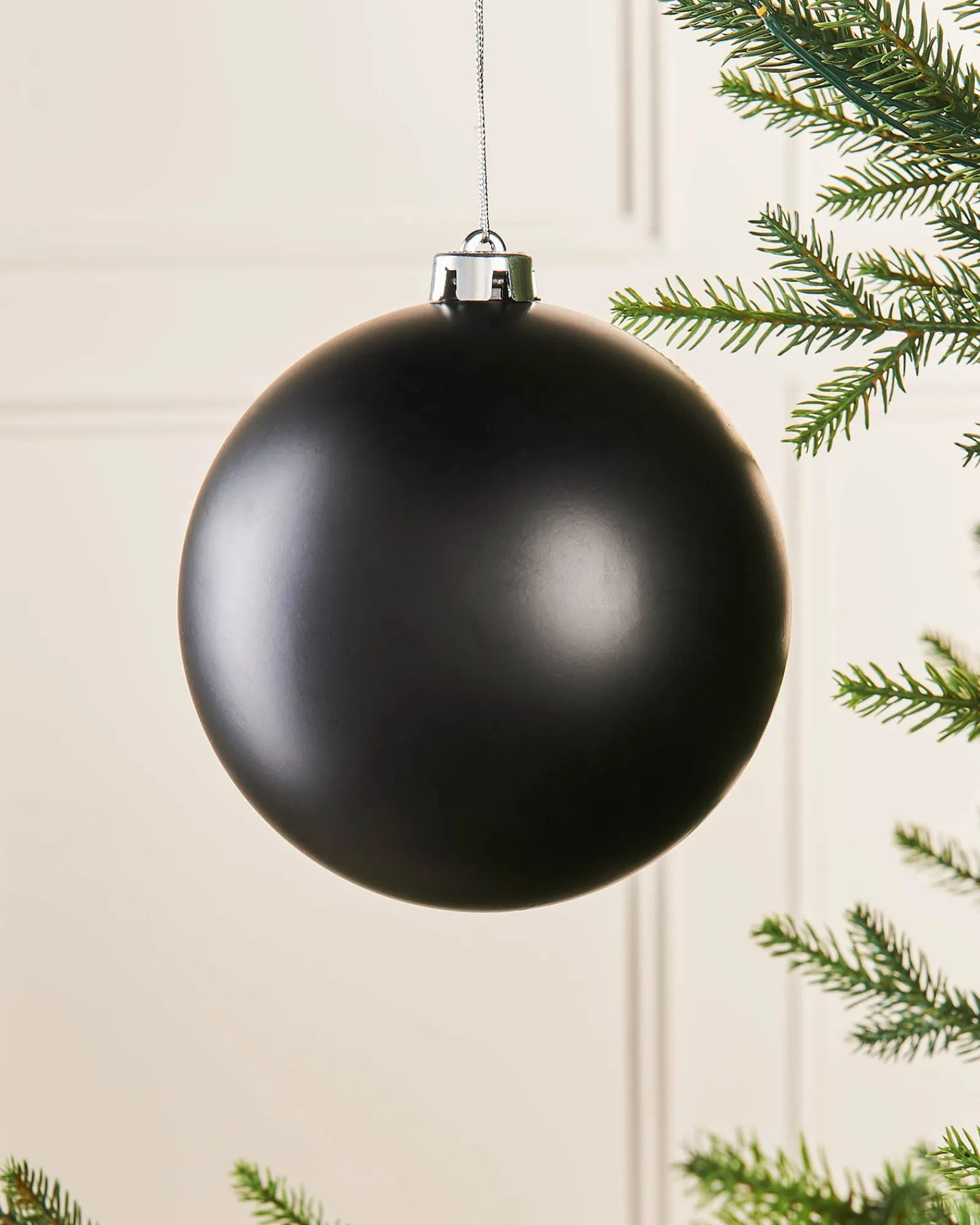 WeRChristmas Black Large Matt Shatterproof Bauble, 15 Cm