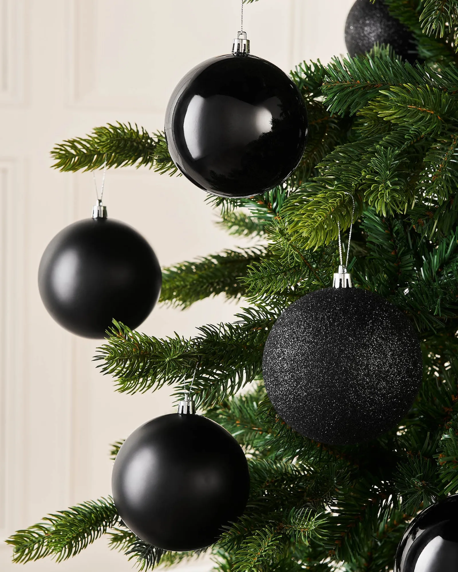 WeRChristmas Black Shatterproof Baubles, 9 Pack, 10 Cm