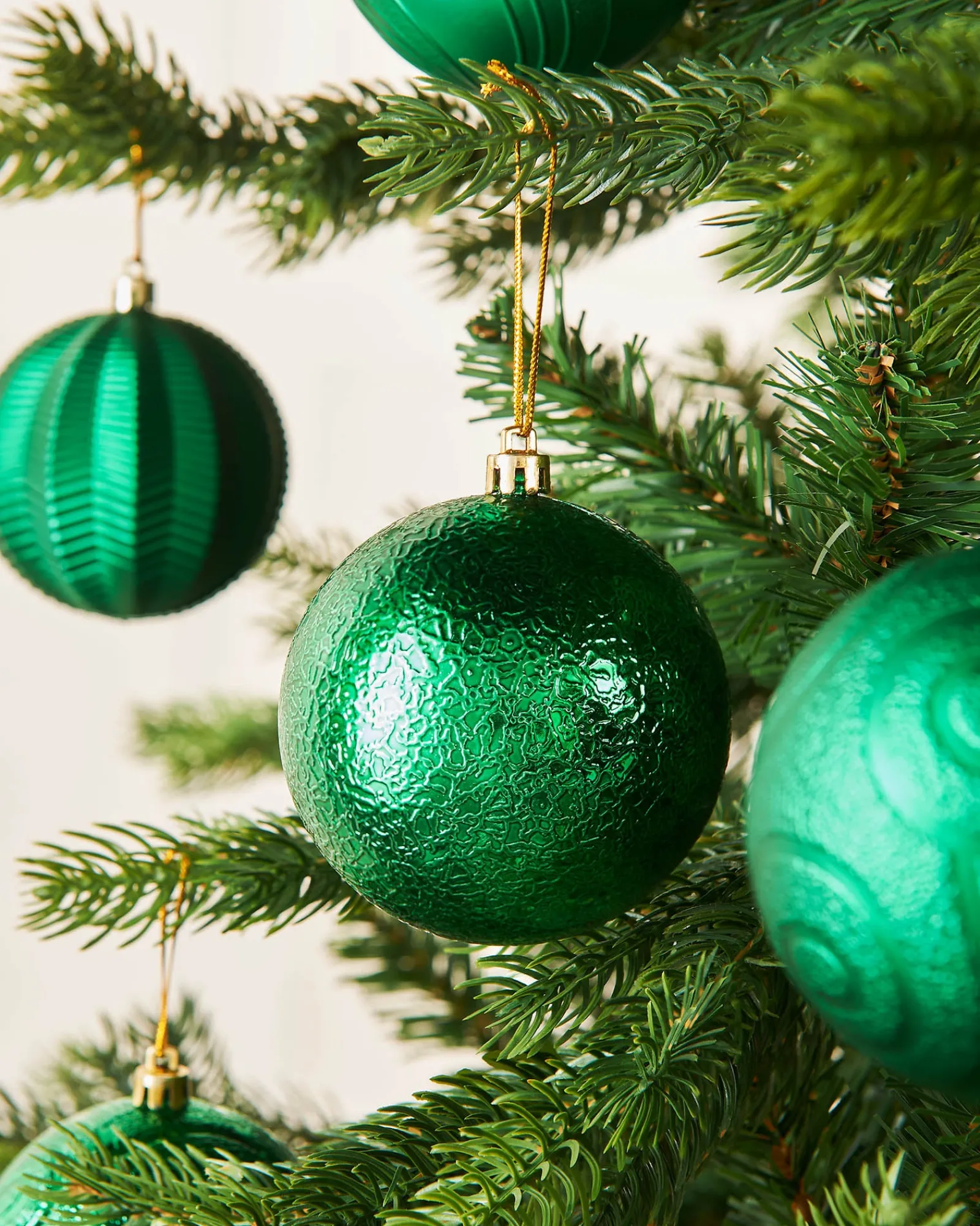 WeRChristmas Christmas Green Shatterproof Baubles, 16 Pack, 8 Cm