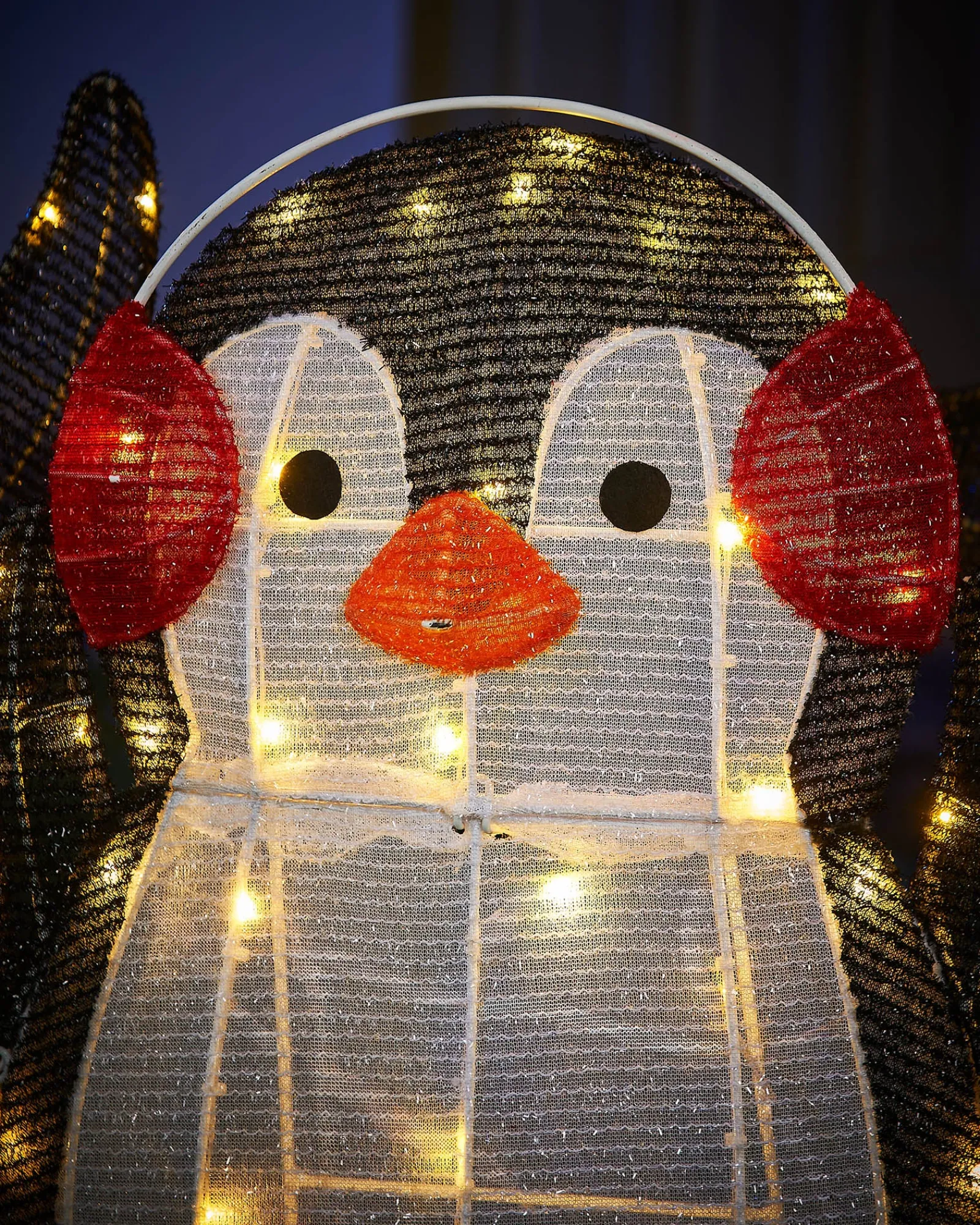 WeRChristmas 2D Tinsel Penguin Family Silhouette