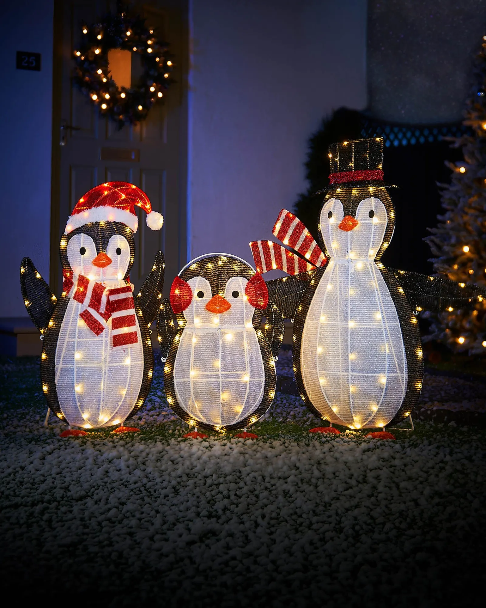 WeRChristmas 2D Tinsel Penguin Family Silhouette