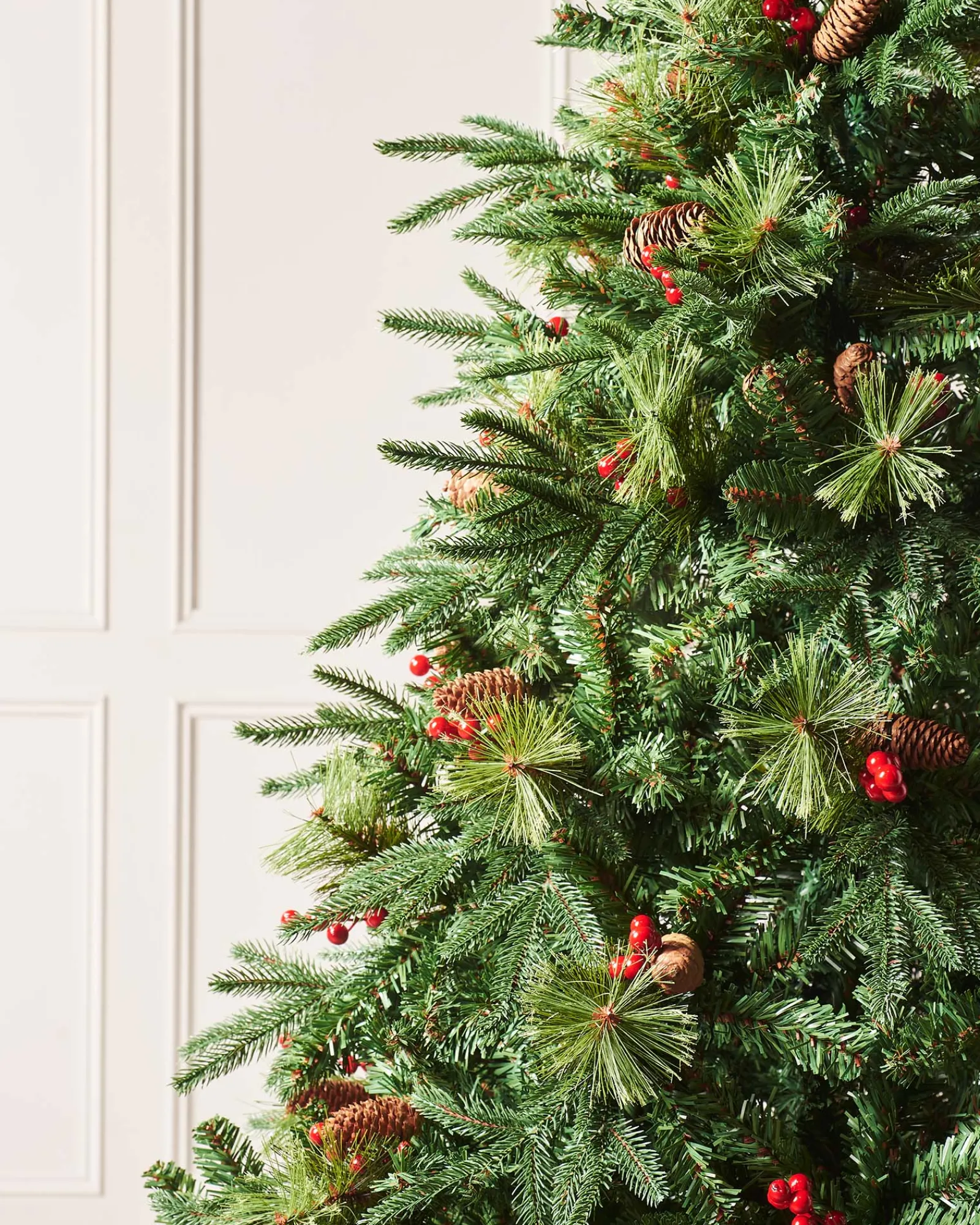 WeRChristmas Decorated Mixed Tip Berries & Pinecones Christmas Tree, 6 Ft
