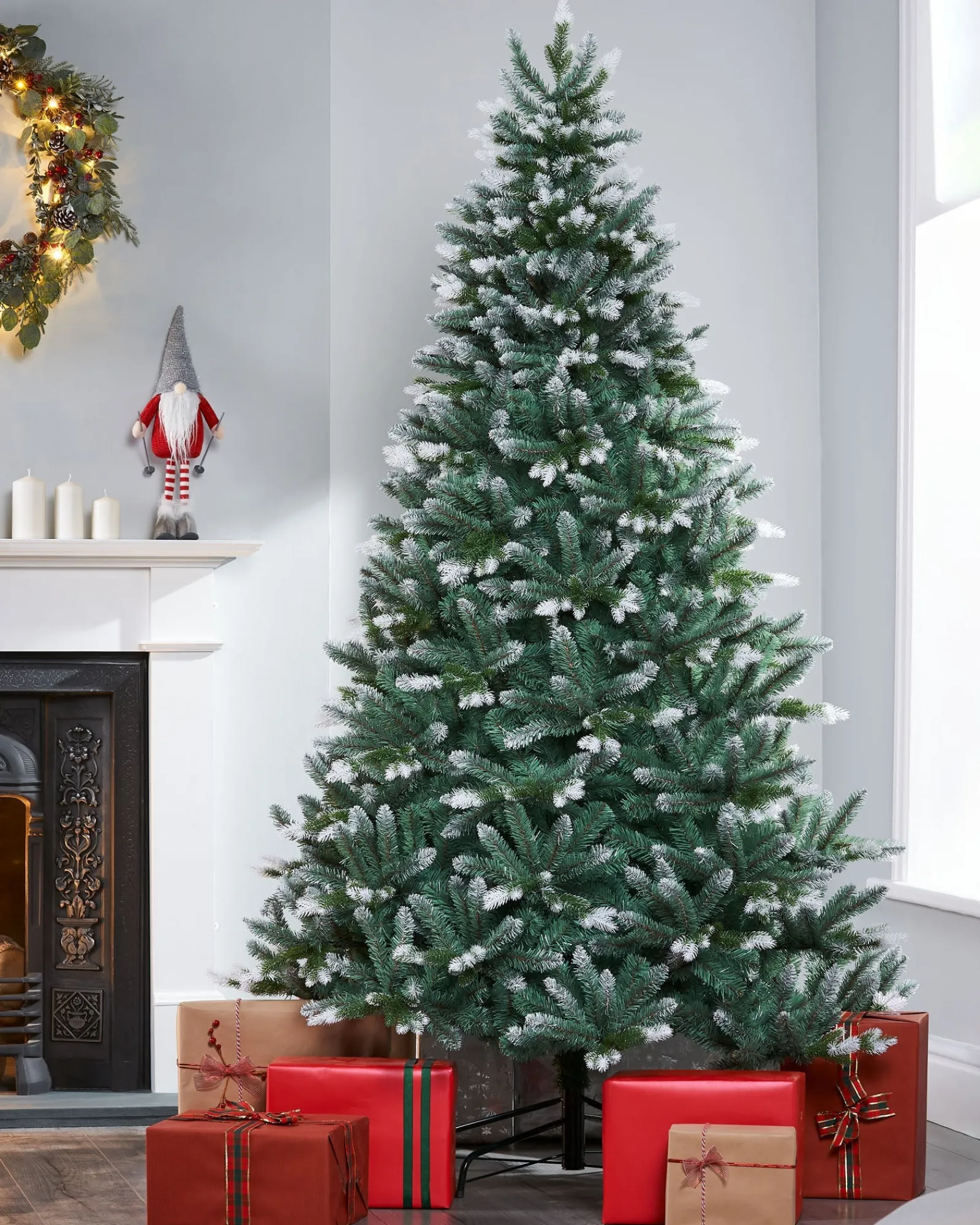 WeRChristmas Evergreen Snow Flocked Tip Christmas Tree, 6 Ft