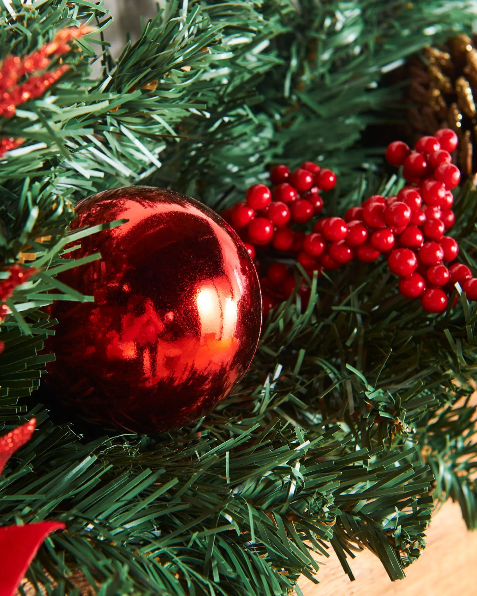 WeRChristmas Extra Thick Decorated Garland, Red/Gold, 9 Ft