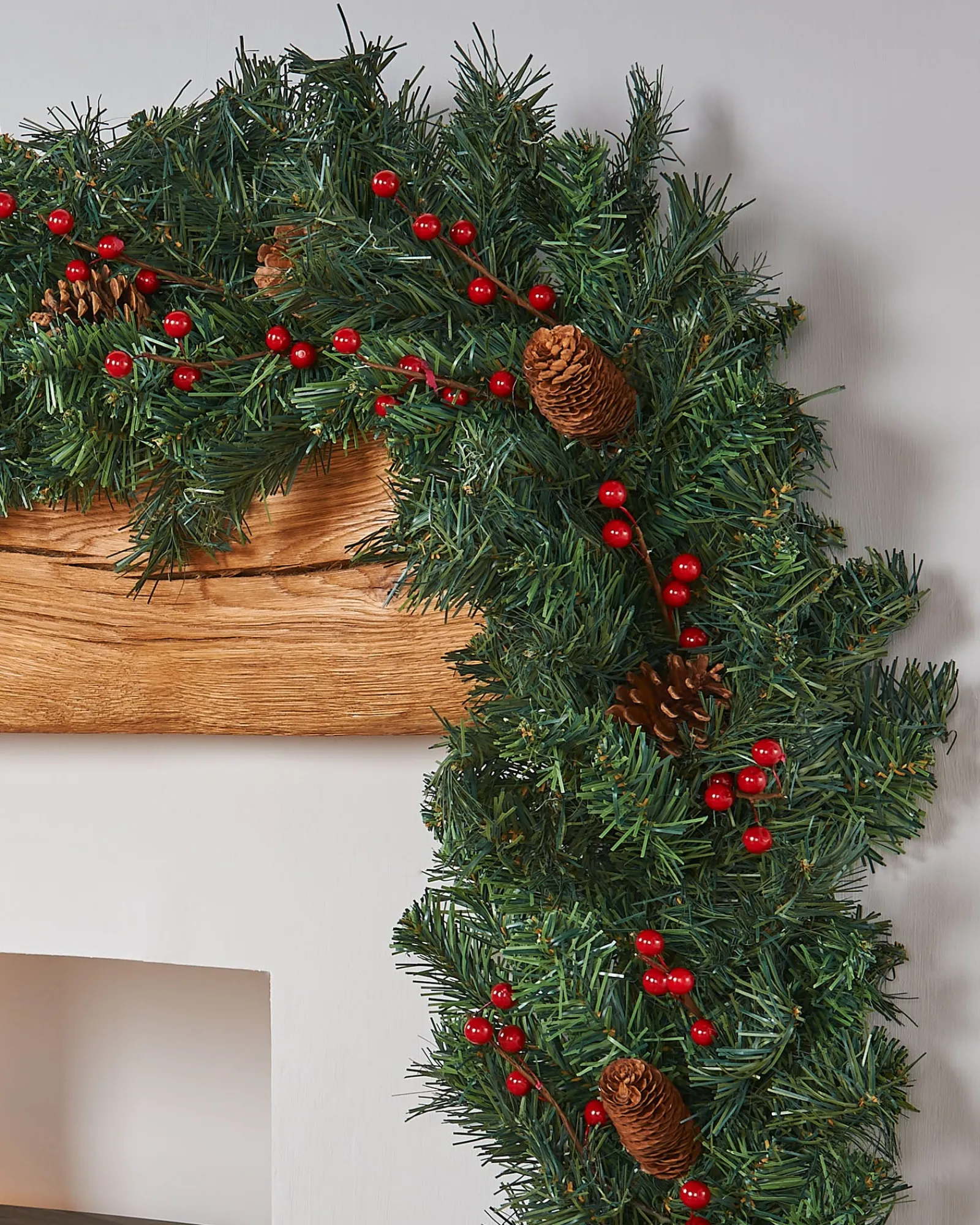 WeRChristmas Extra Thick Mixed Pine Garland, Pinecones & Berries, 9 Ft