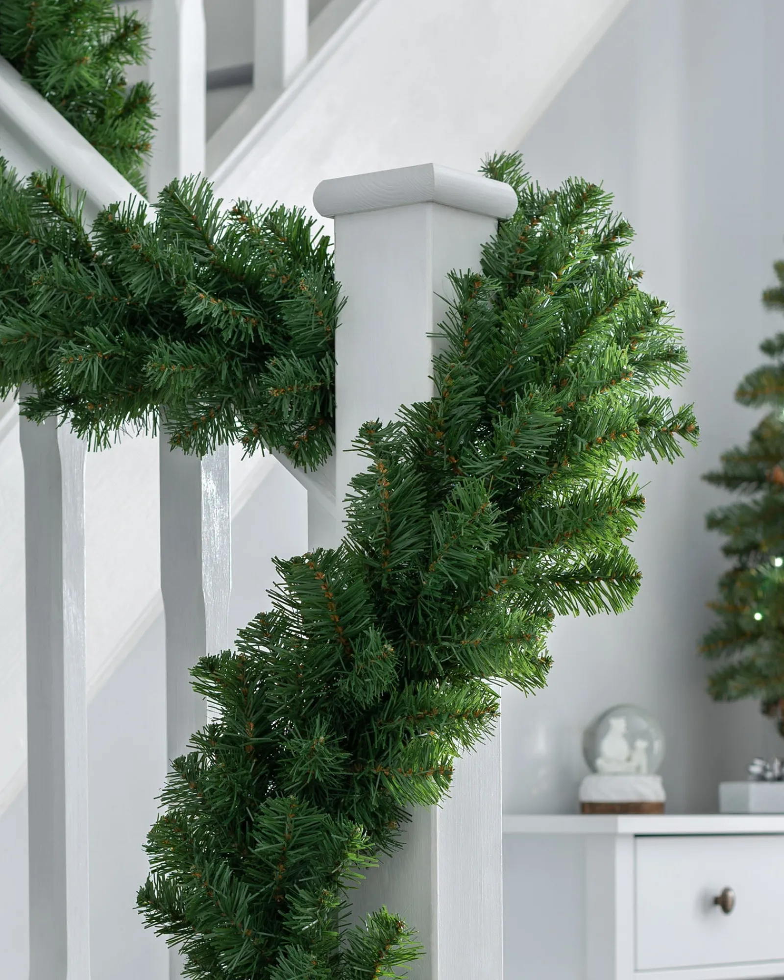 WeRChristmas Extra Thick Pine Garland, Green, 9 Ft