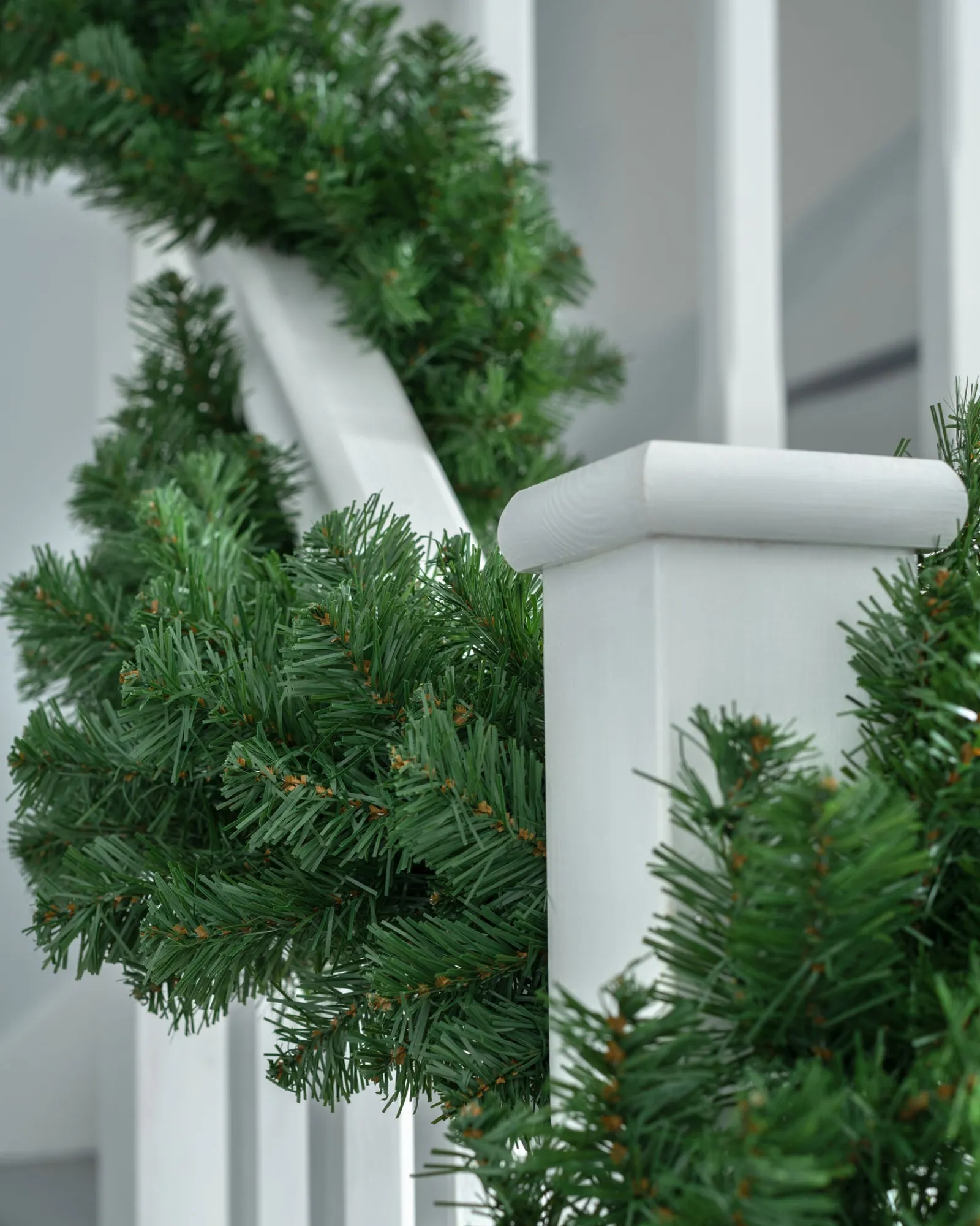 WeRChristmas Extra Thick Pine Garland, Green, 9 Ft