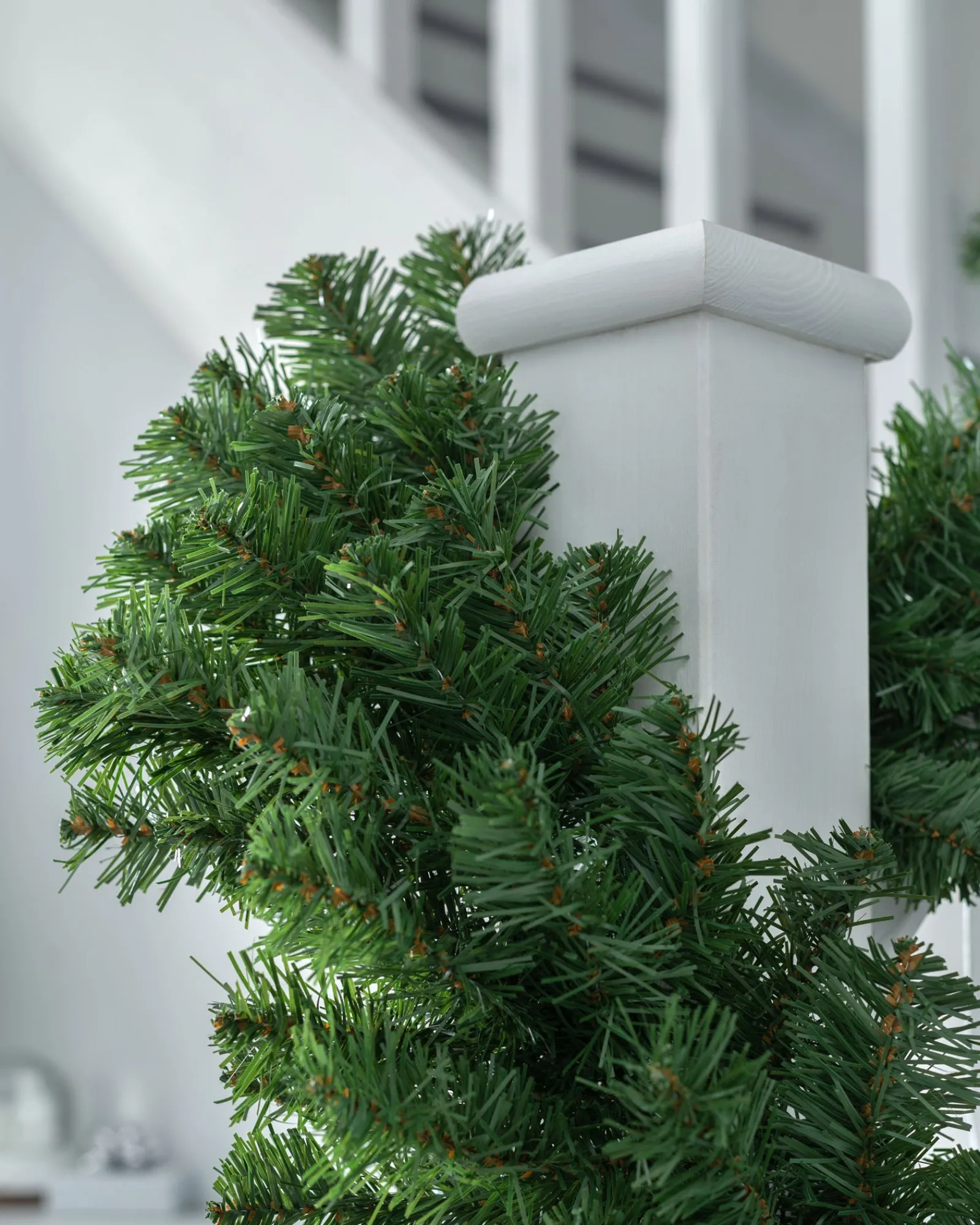 WeRChristmas Extra Thick Pine Garland, Green, 9 Ft