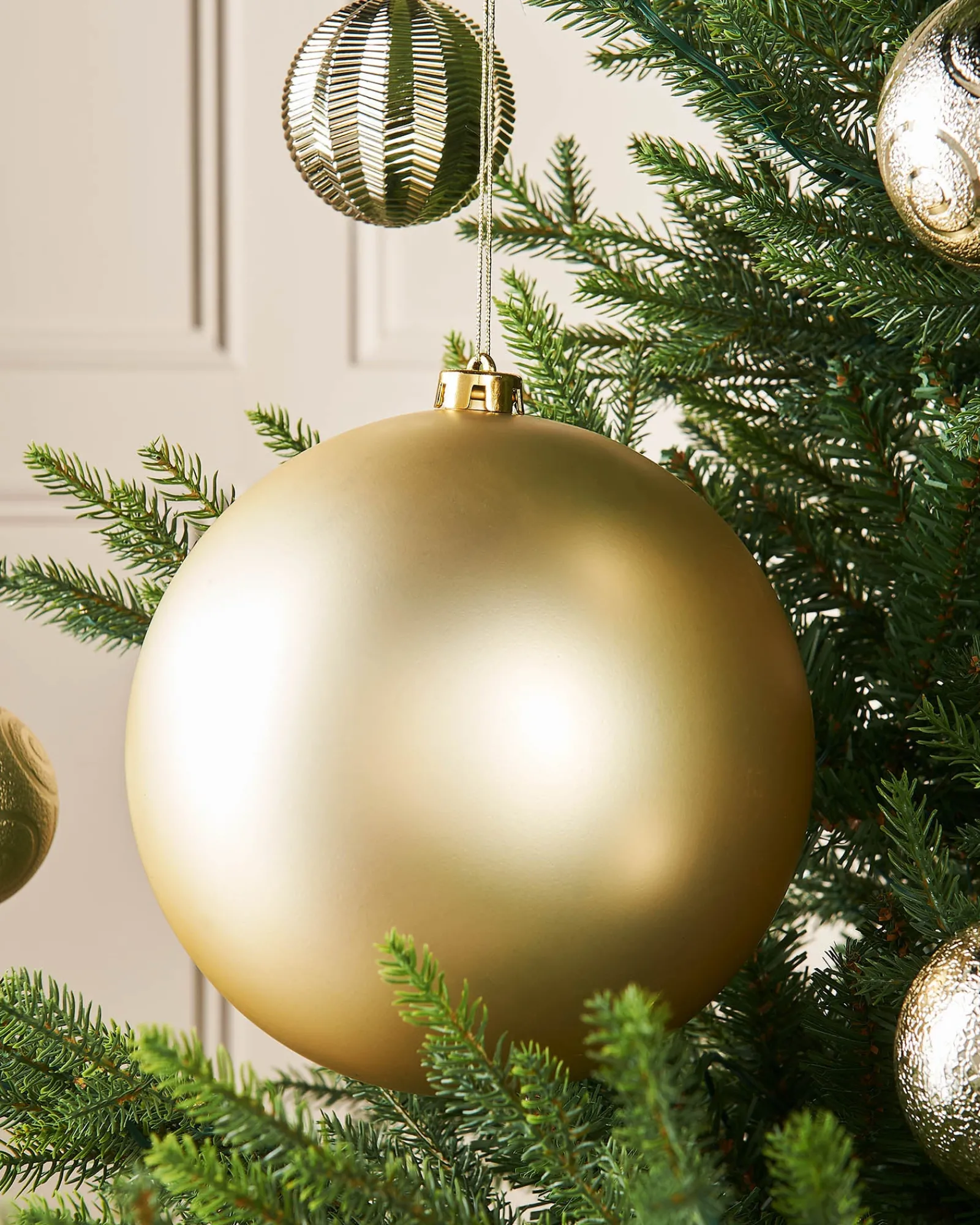 WeRChristmas Gold Large Matt Shatterproof Bauble, 20 Cm