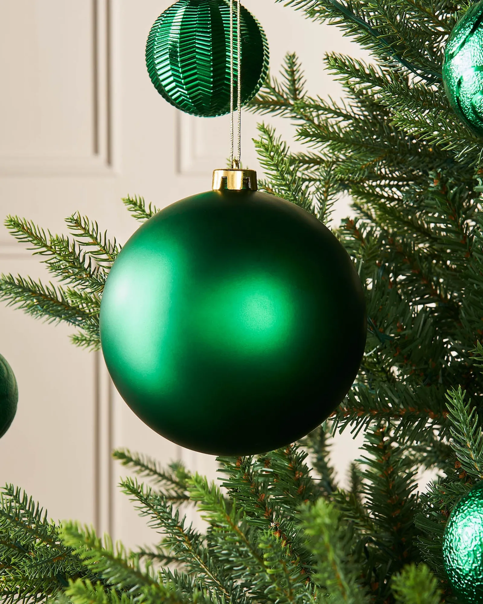 WeRChristmas Green Large Matt Shatterproof Bauble, 15 Cm