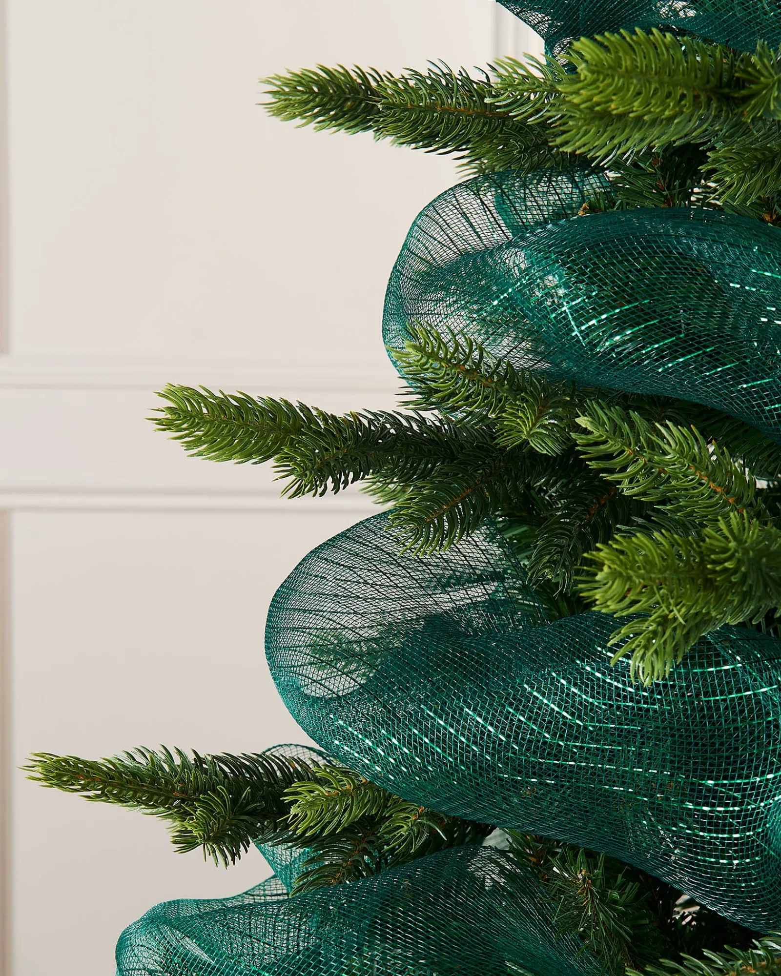 WeRChristmas Green Mesh With Green Foil, 9 M