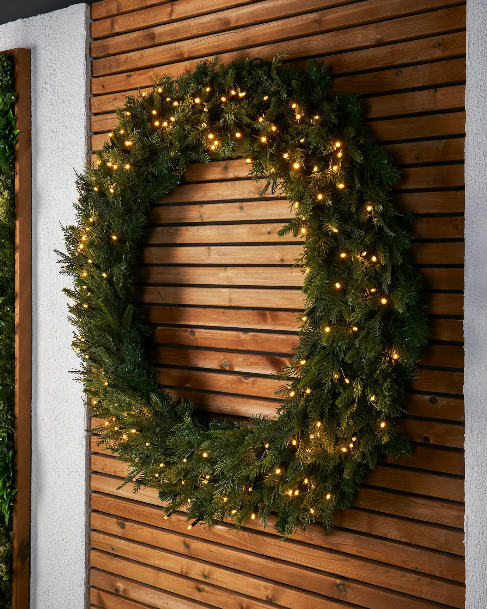 WeRChristmas LINK PRO Connectable Pre-Lit Natural Fir Wreath, 1.2 M