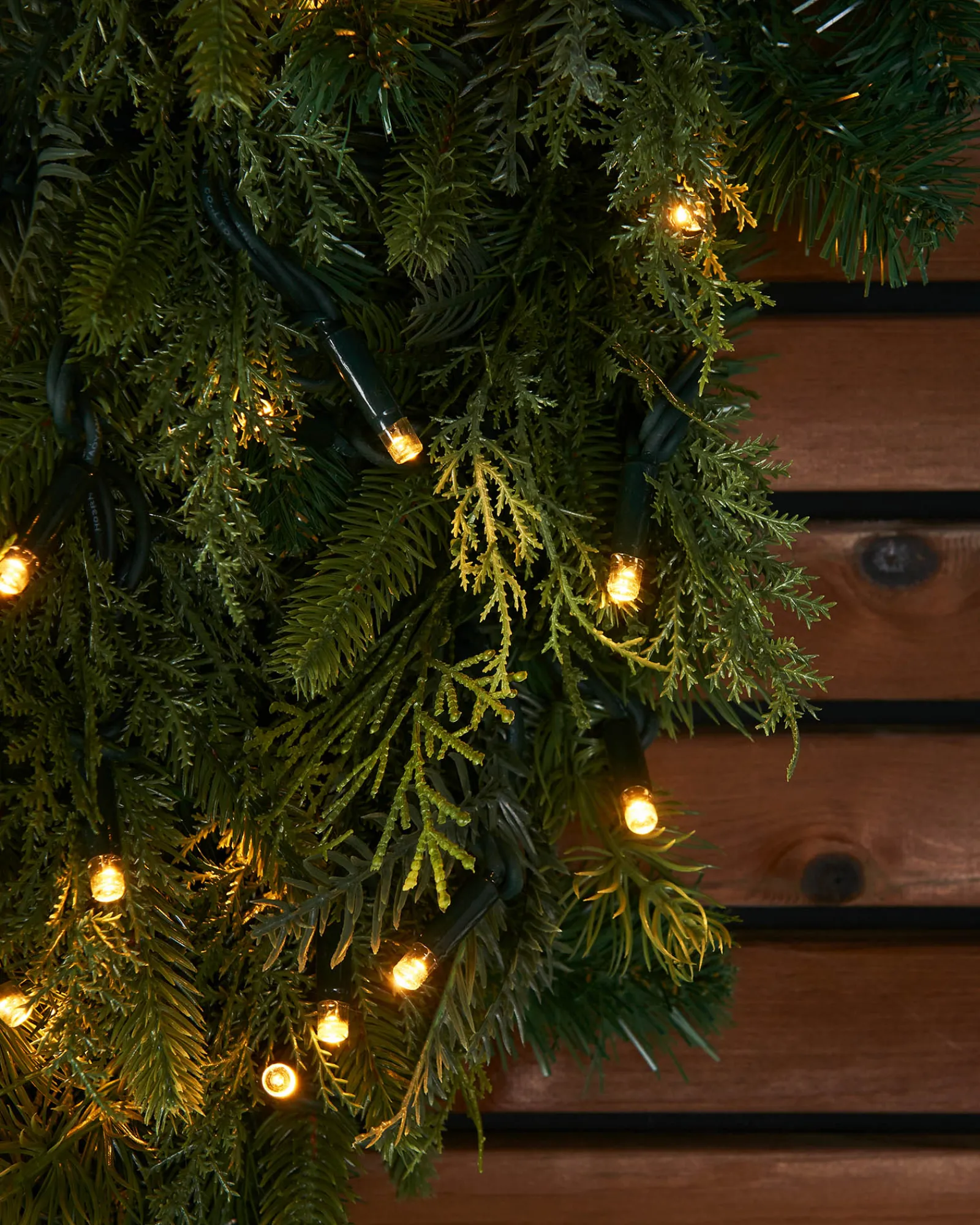 WeRChristmas LINK PRO Connectable Pre-Lit Natural Fir Wreath, 1.2 M