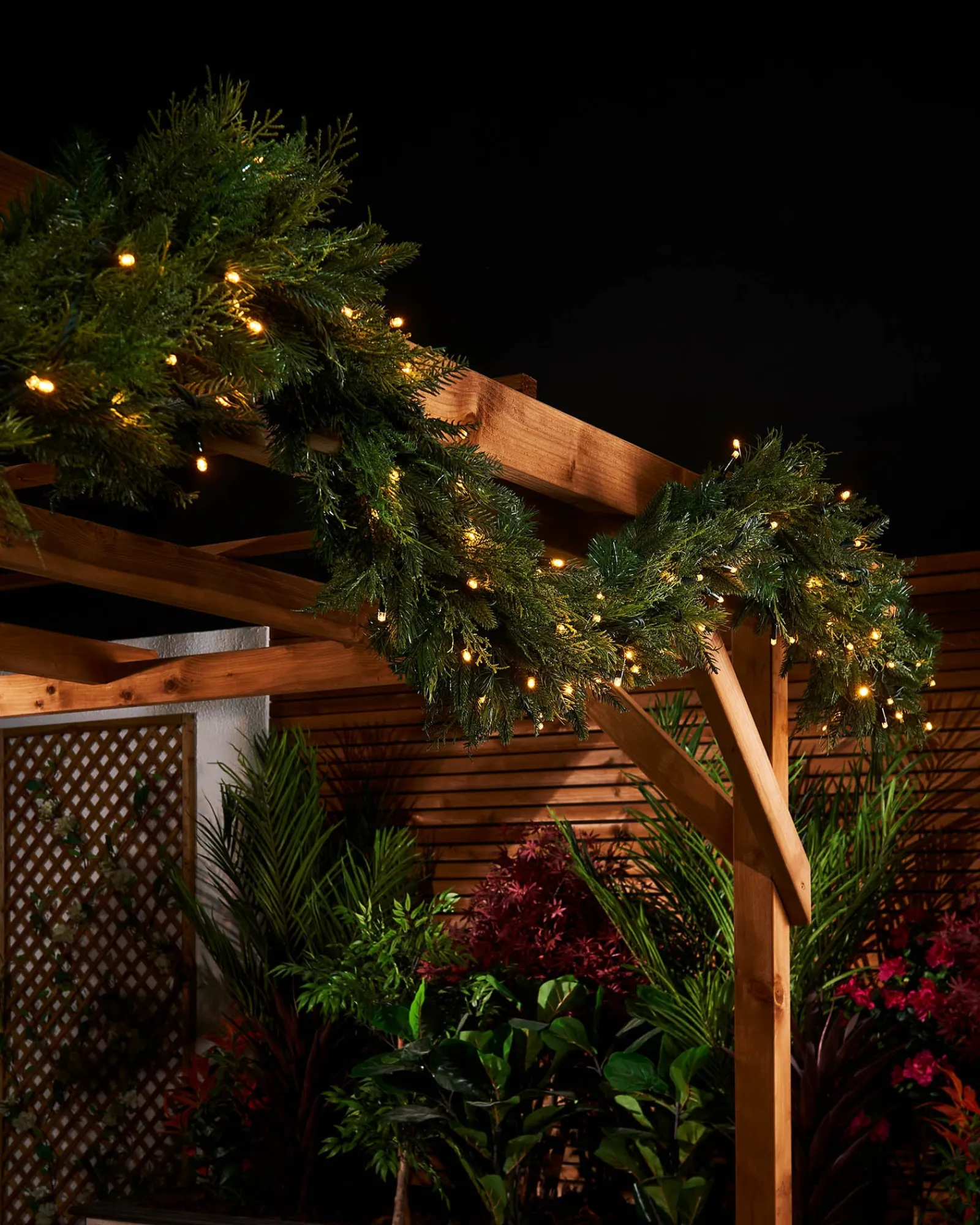 WeRChristmas LINK PRO Connectable Pre-Lit Natural Fir Garland, 3 M