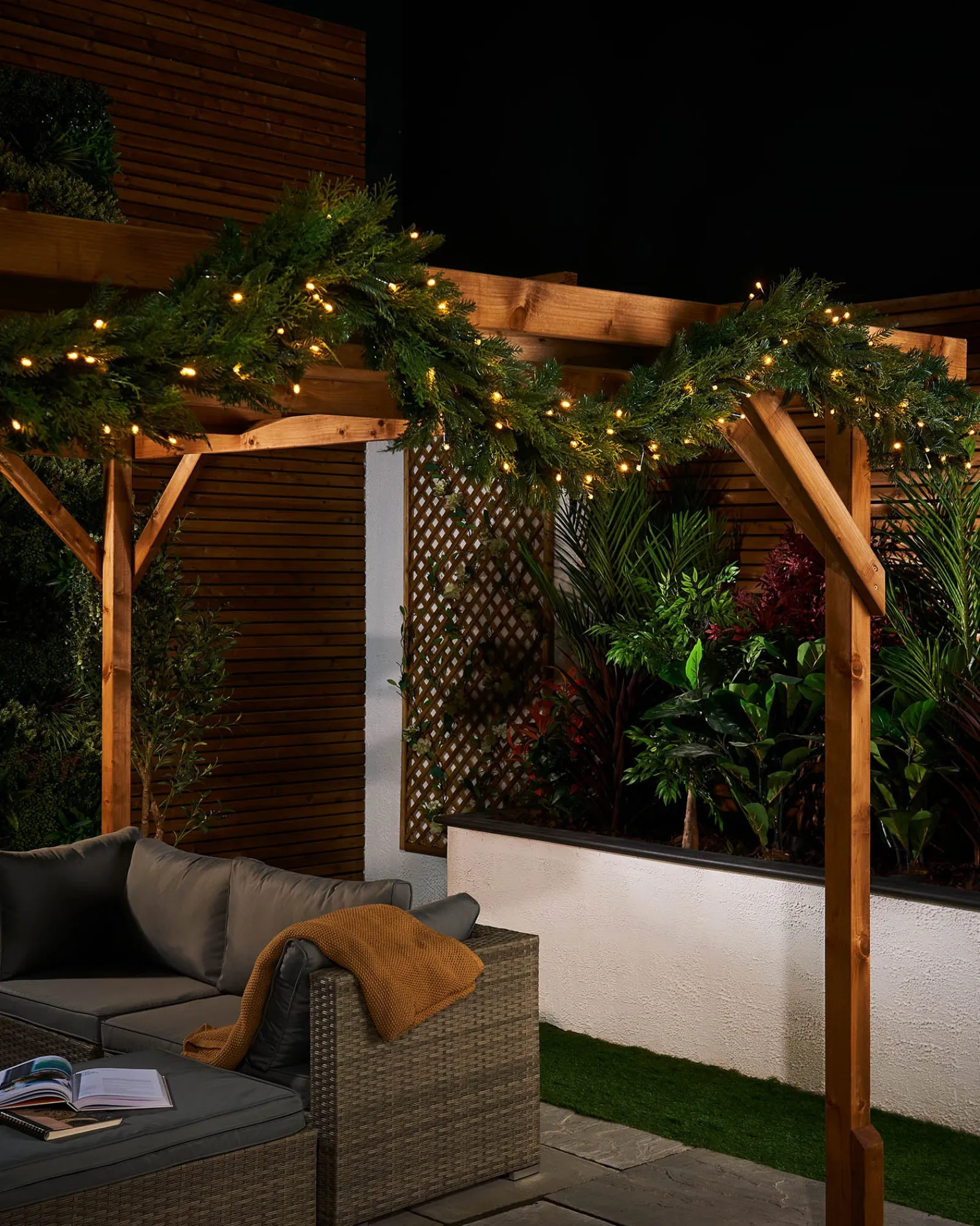 WeRChristmas LINK PRO Connectable Pre-Lit Natural Fir Garland, 3 M