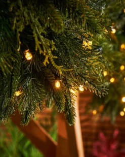 WeRChristmas LINK PRO Connectable Pre-Lit Natural Fir Garland, 3 M
