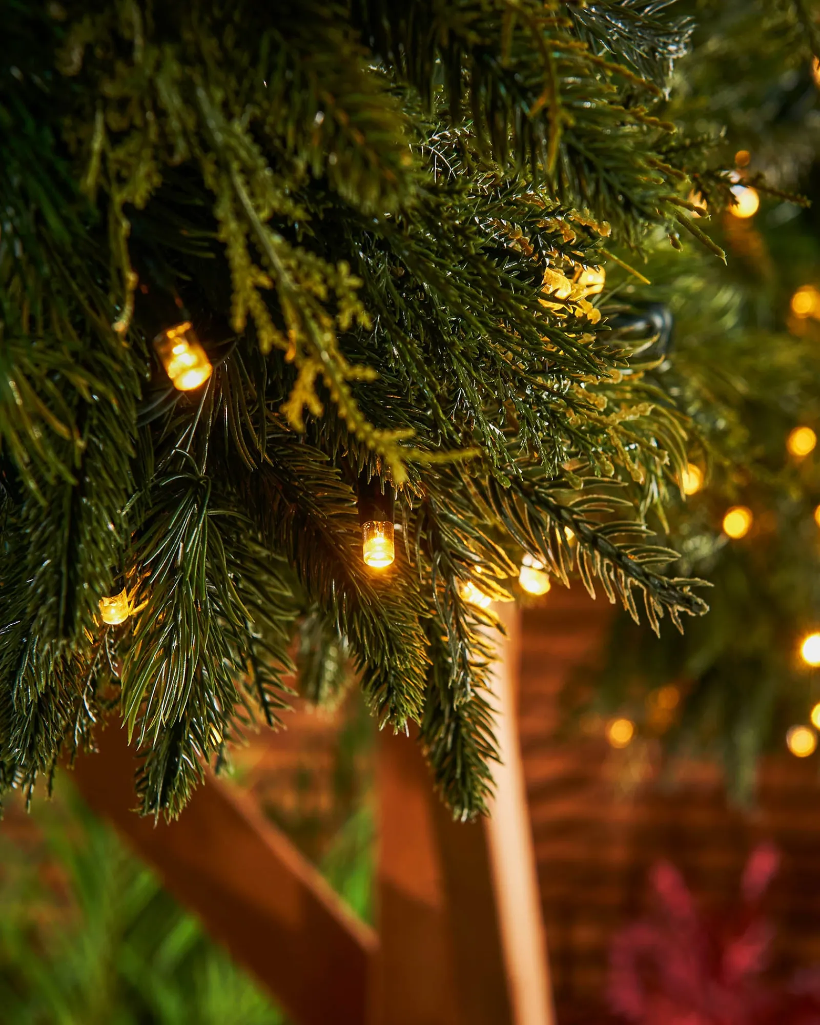 WeRChristmas LINK PRO Connectable Pre-Lit Natural Fir Garland, 3 M