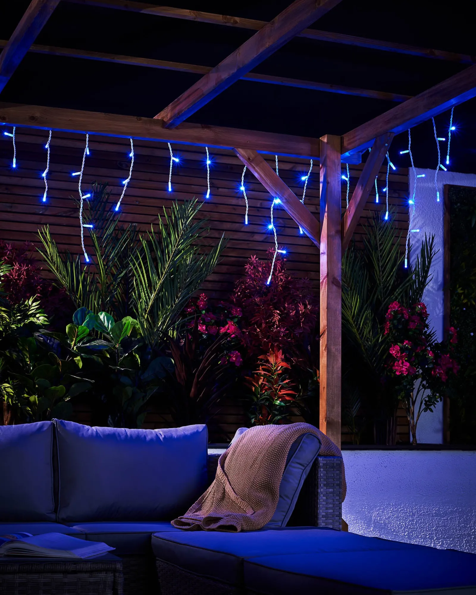 WeRChristmas LINK PRO LED Icicle Lights, Blue