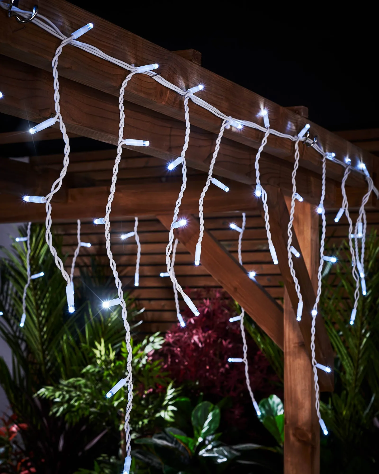 WeRChristmas LINK PRO Twinkling LED Icicle Lights, White