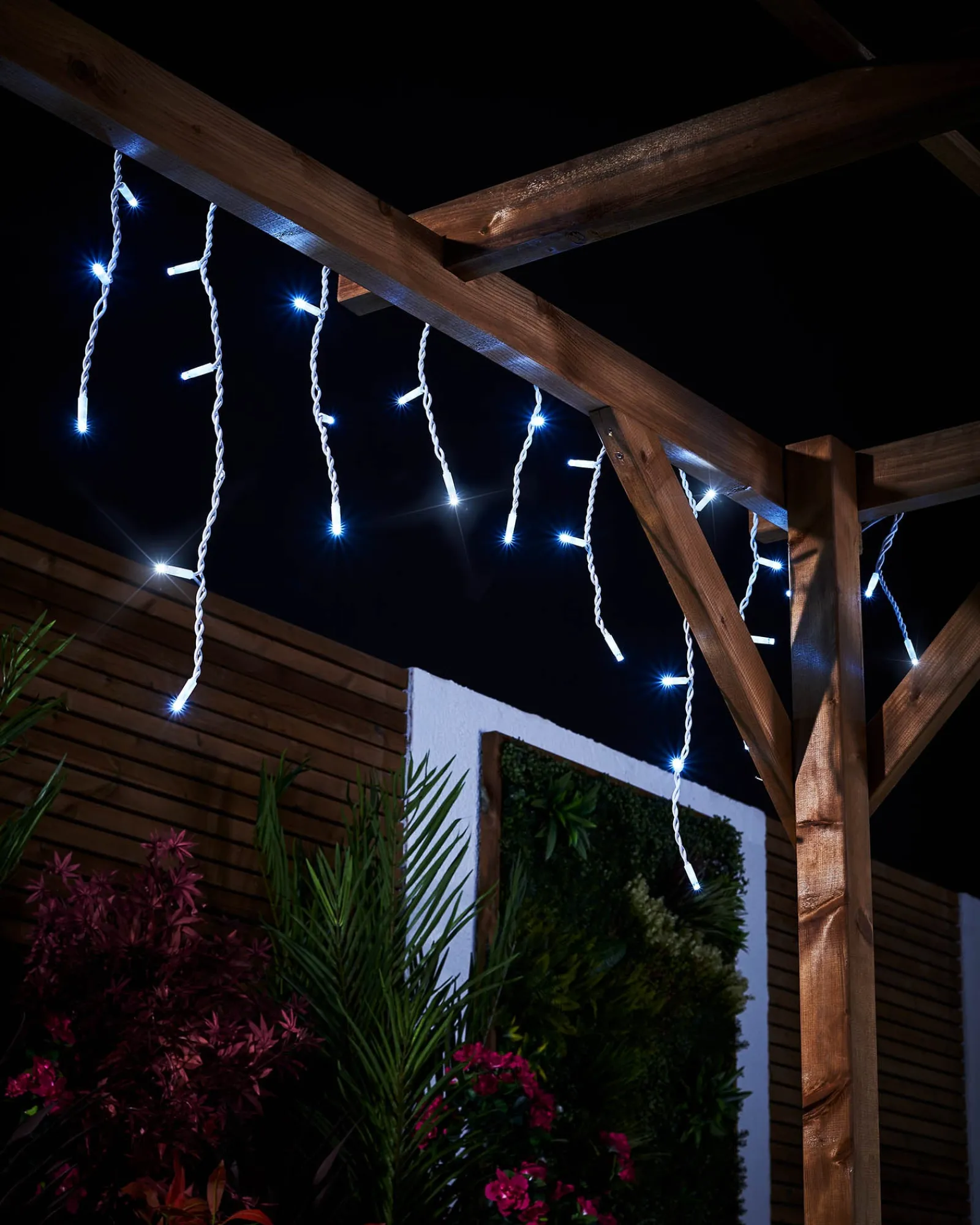 WeRChristmas LINK PRO Twinkling LED Icicle Lights, White
