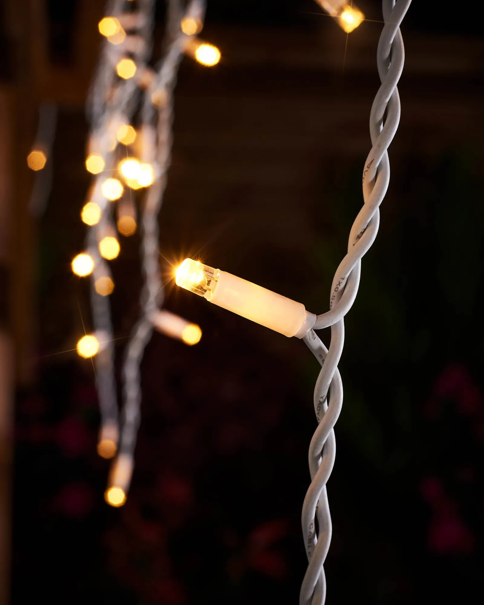 WeRChristmas LINK PRO Twinkling LED Icicle Lights, Warm White