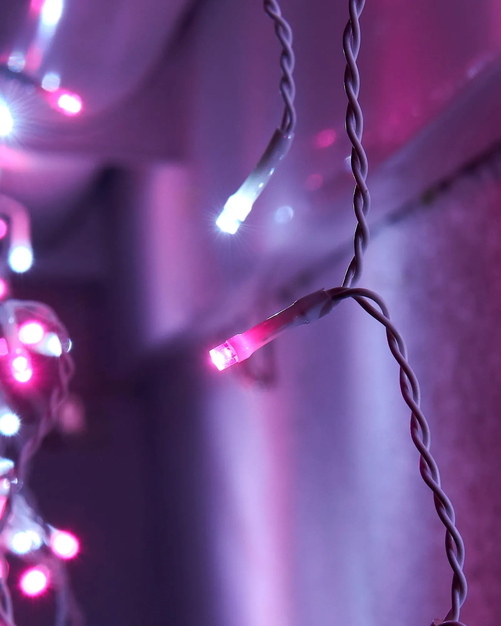 WeRChristmas LINK UP LED Icicle Lights, White Cable, Pink / White