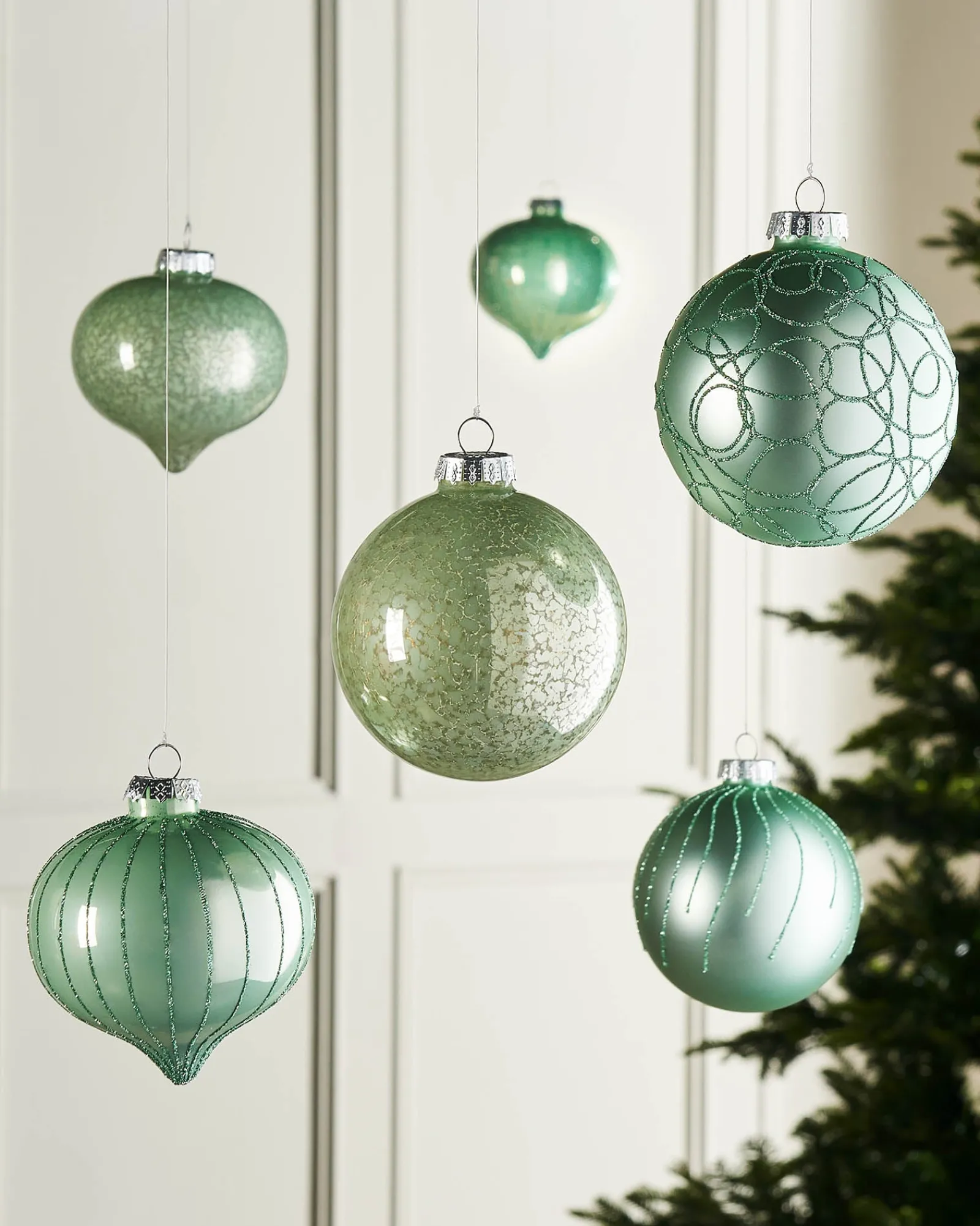 WeRChristmas Mint Green Glass Baubles, 6 Pack, 10 Cm