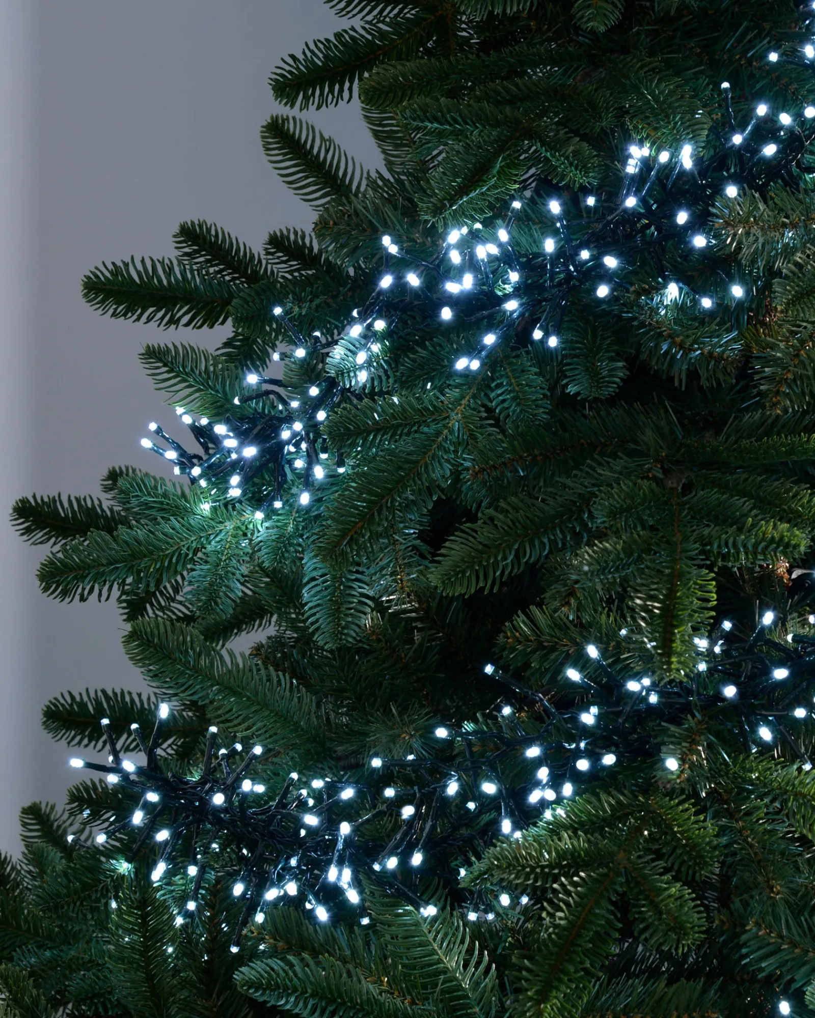 WeRChristmas Multi-Function 300 LED Connectable Cluster Light String, Bright White