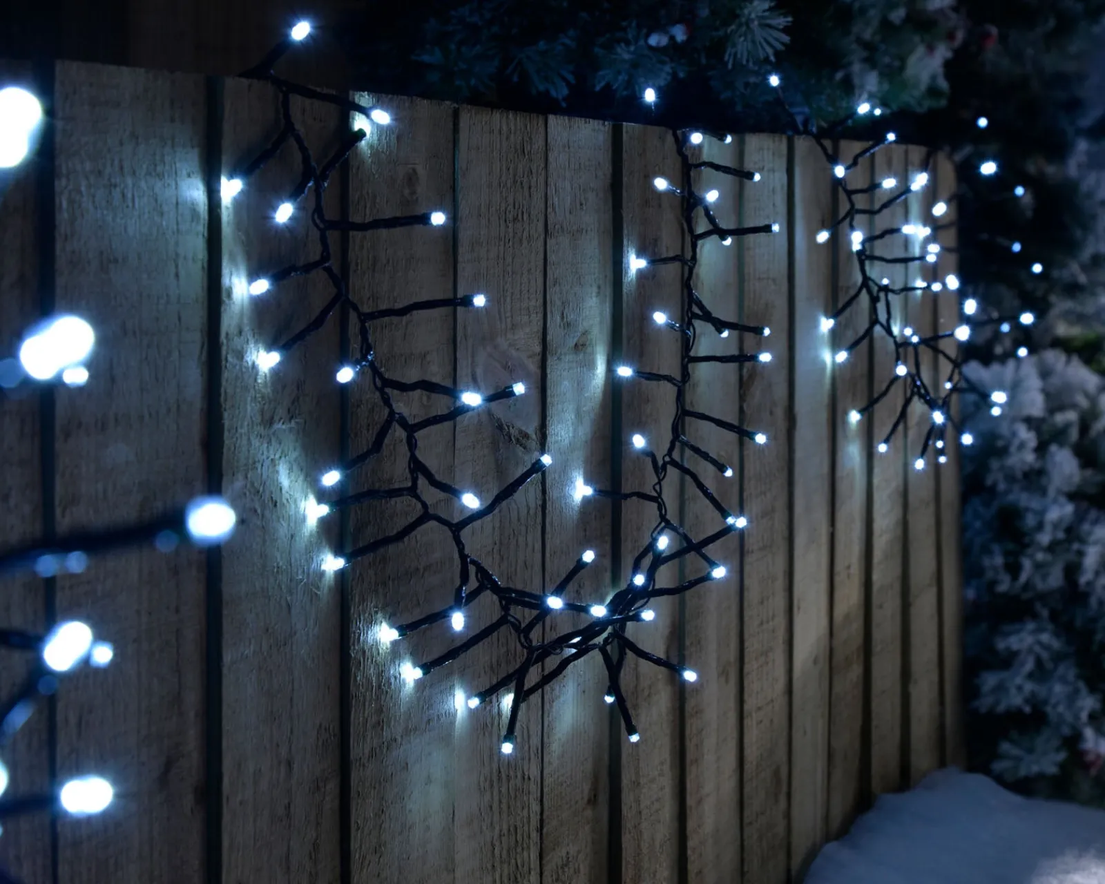WeRChristmas Multi-Function 300 LED Connectable Cluster Light String, Bright White
