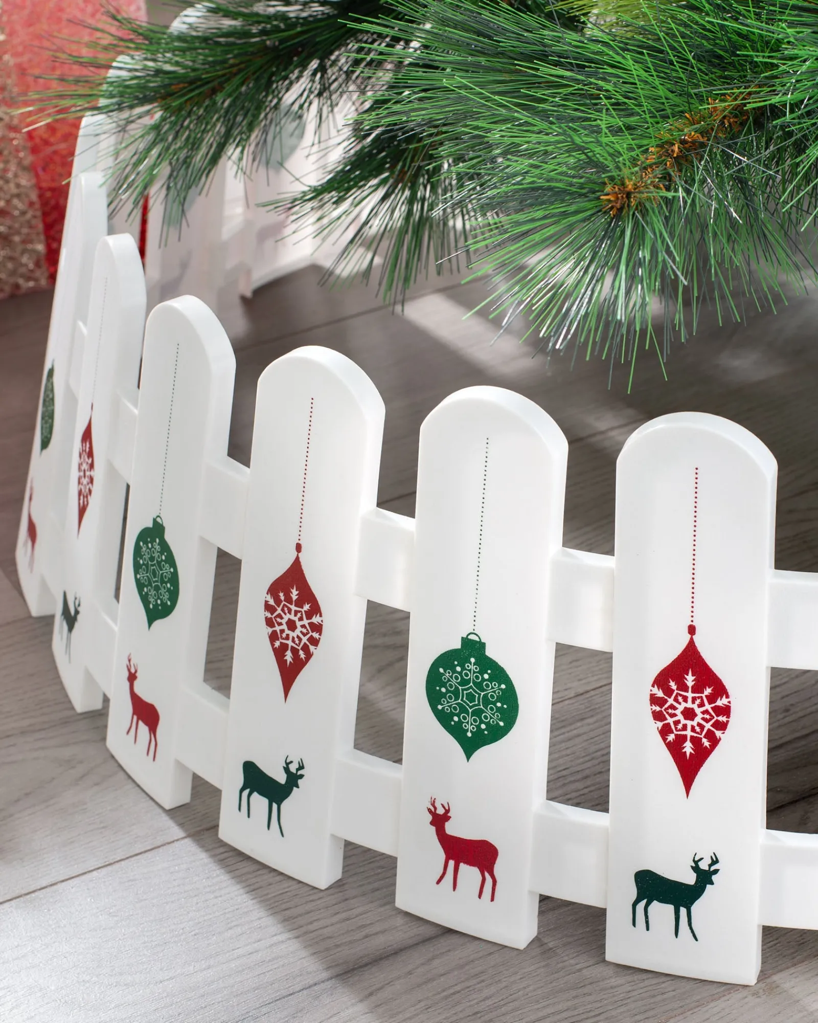 WeRChristmas Picket Fence Tree Collar, 68 Cm