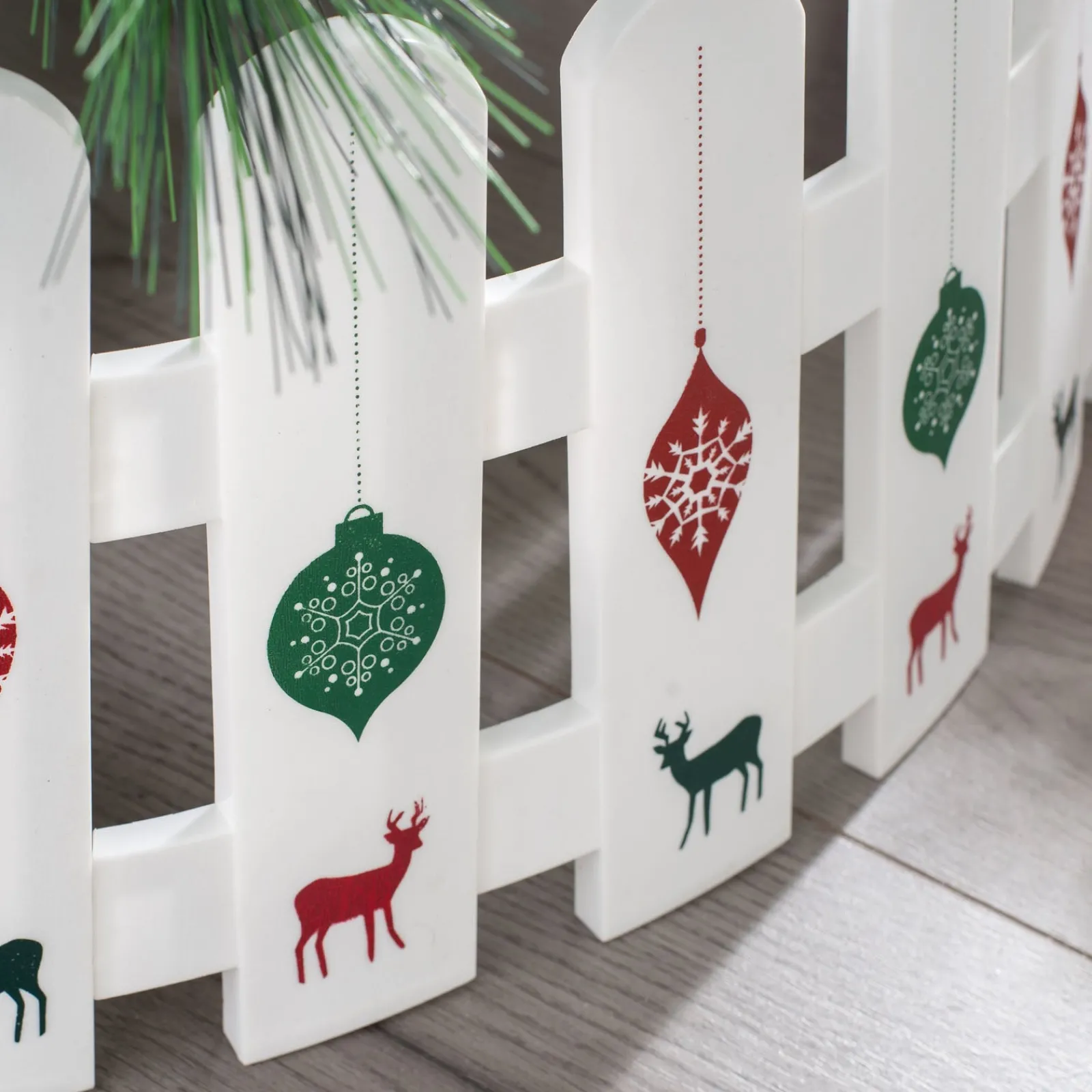 WeRChristmas Picket Fence Tree Collar, 68 Cm