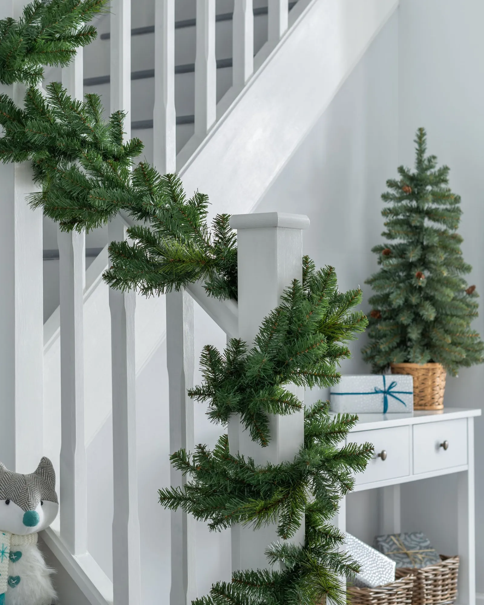WeRChristmas Plain Garland, 18 Ft