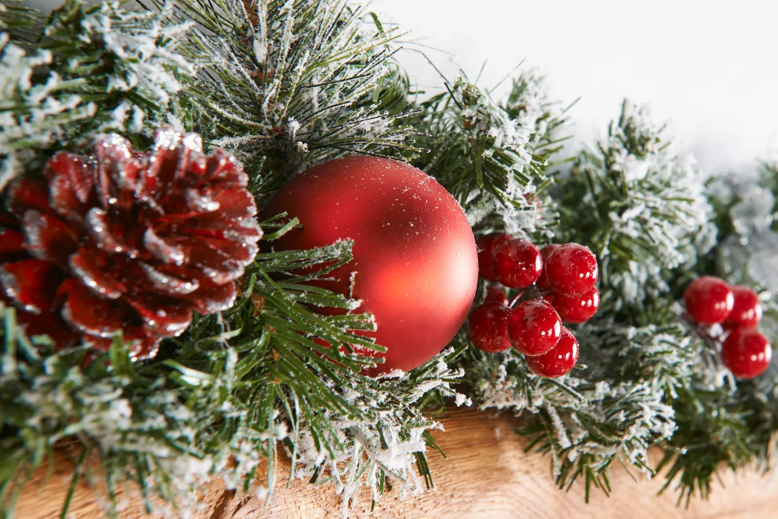 WeRChristmas Pre-Decorated Frosted Garland, 6 Ft