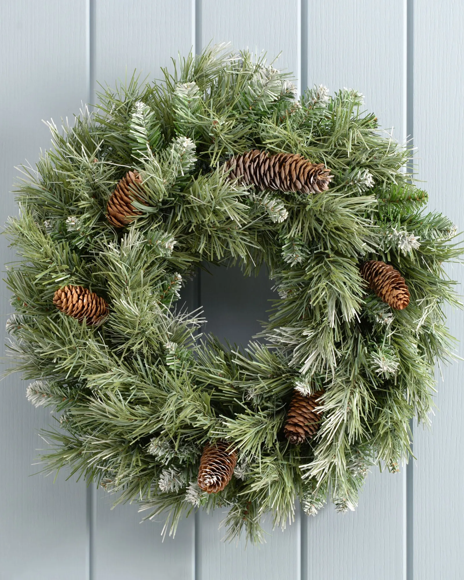 WeRChristmas Pre-Decorated Frosted Scandinavian Blue Spruce Wreath, 50 Cm
