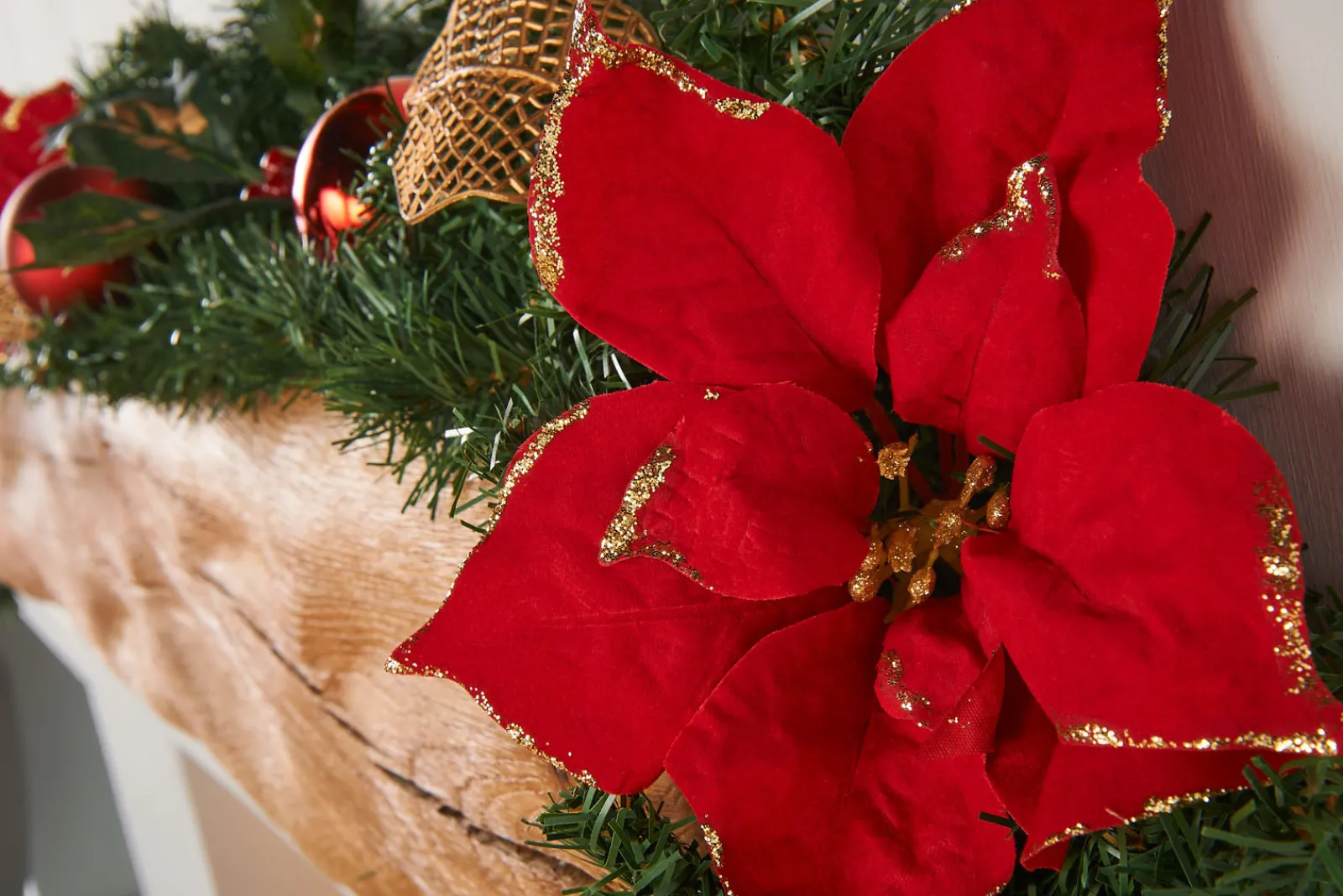 WeRChristmas Pre-Decorated Garland, Red/Gold, 6 Ft