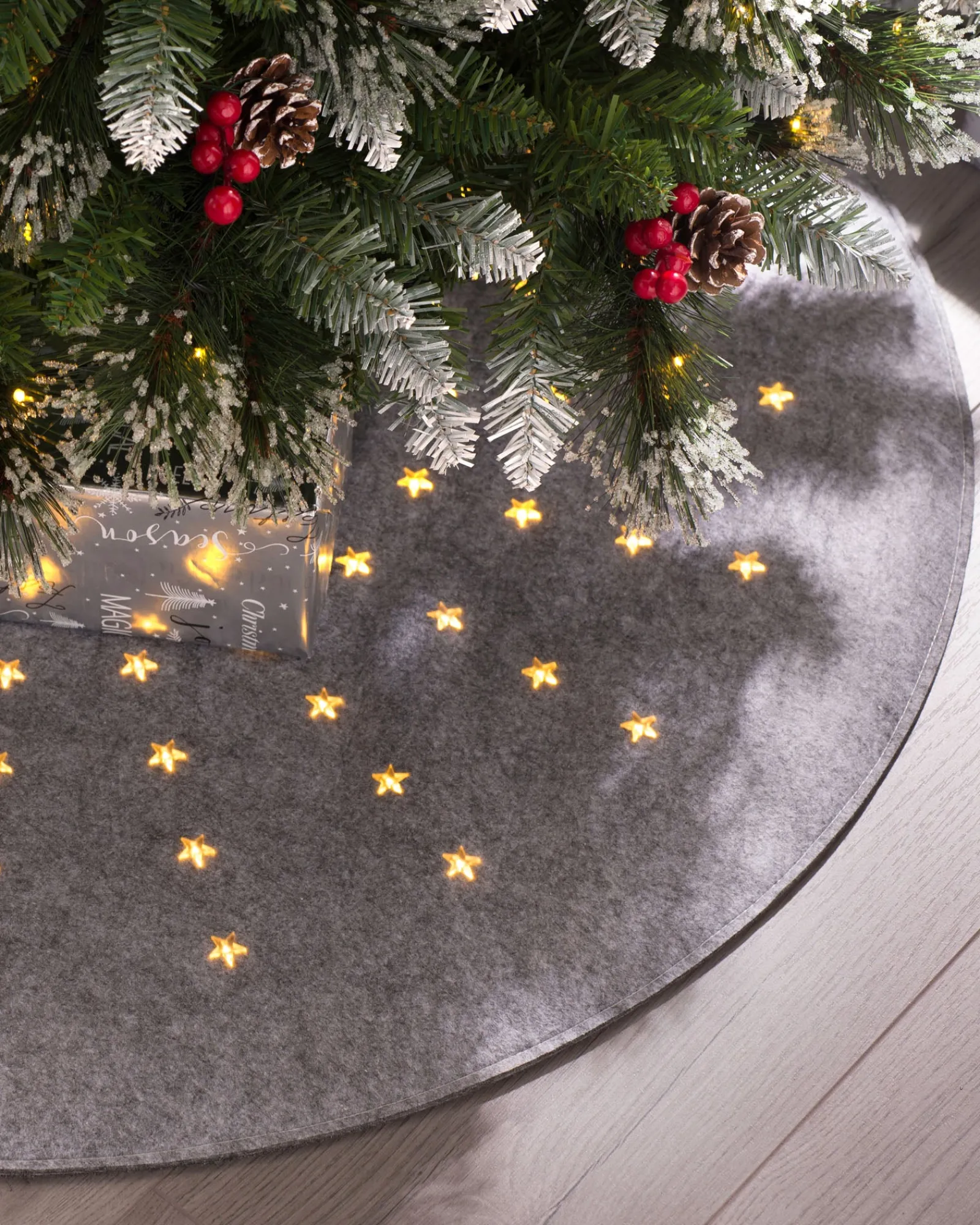 WeRChristmas Pre-Lit Christmas Tree Mat, Grey, 98 Cm