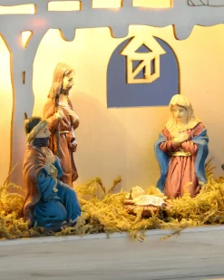 WeRChristmas Pre-Lit Christmas Wooden Nativity Scene, 26 Cm