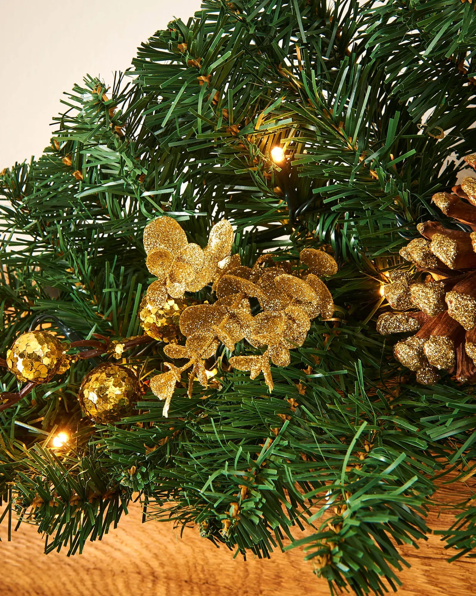 WeRChristmas Pre-Lit Decorated Arch Garland, Cream/Gold, 3 Ft