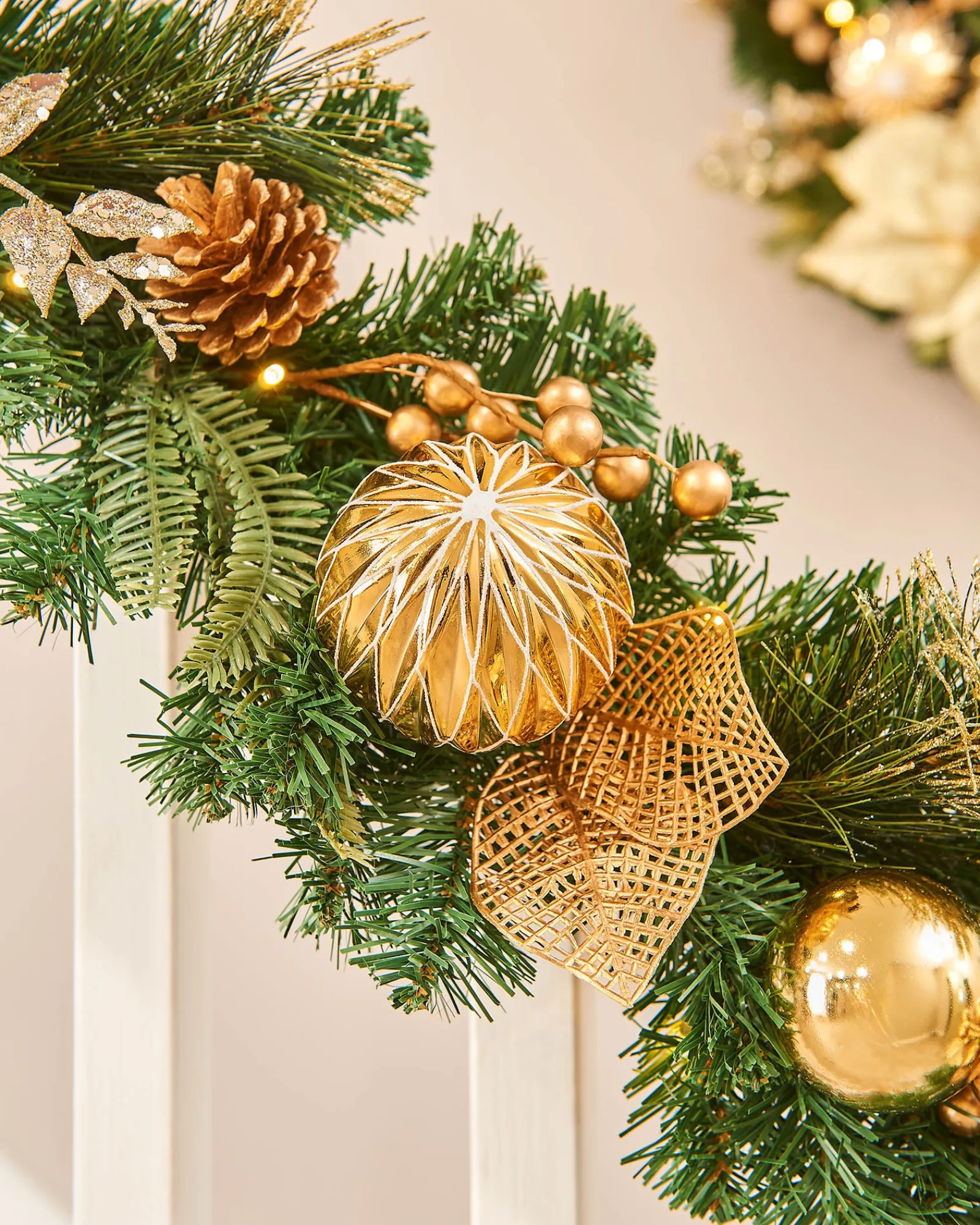 WeRChristmas Pre-Lit Decorated Garland, Cream/Gold, 9 Ft