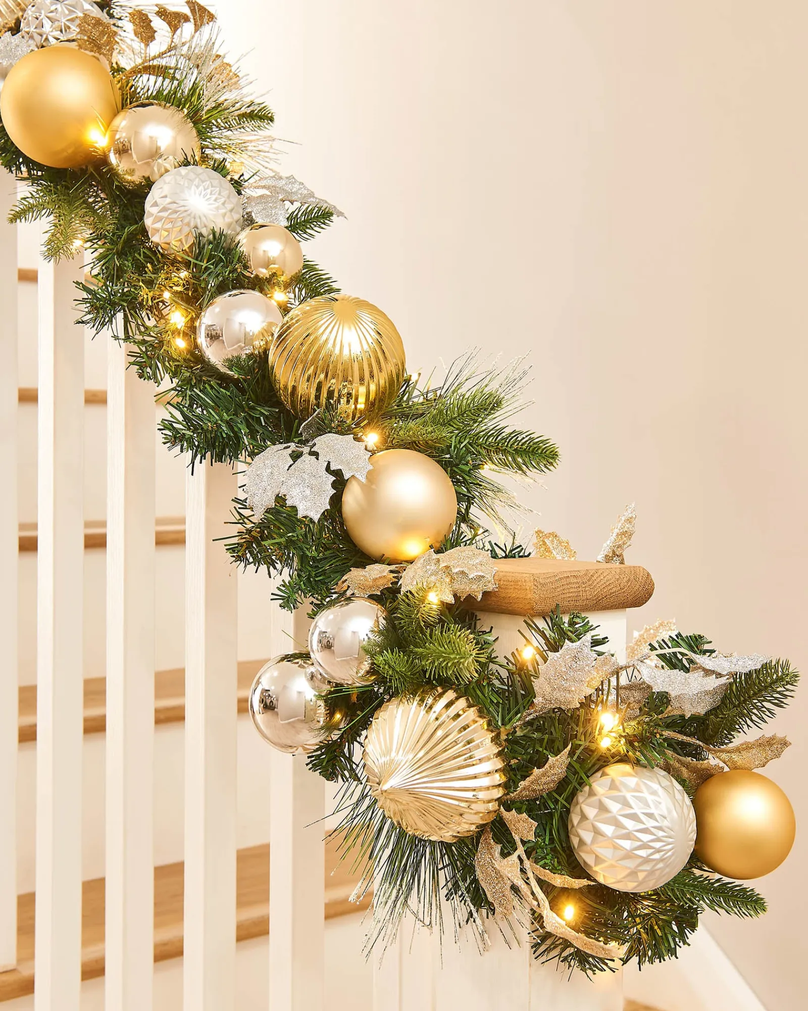 WeRChristmas Pre-Lit Decorated Garland, Silver/Champagne/Gold, 9 Ft