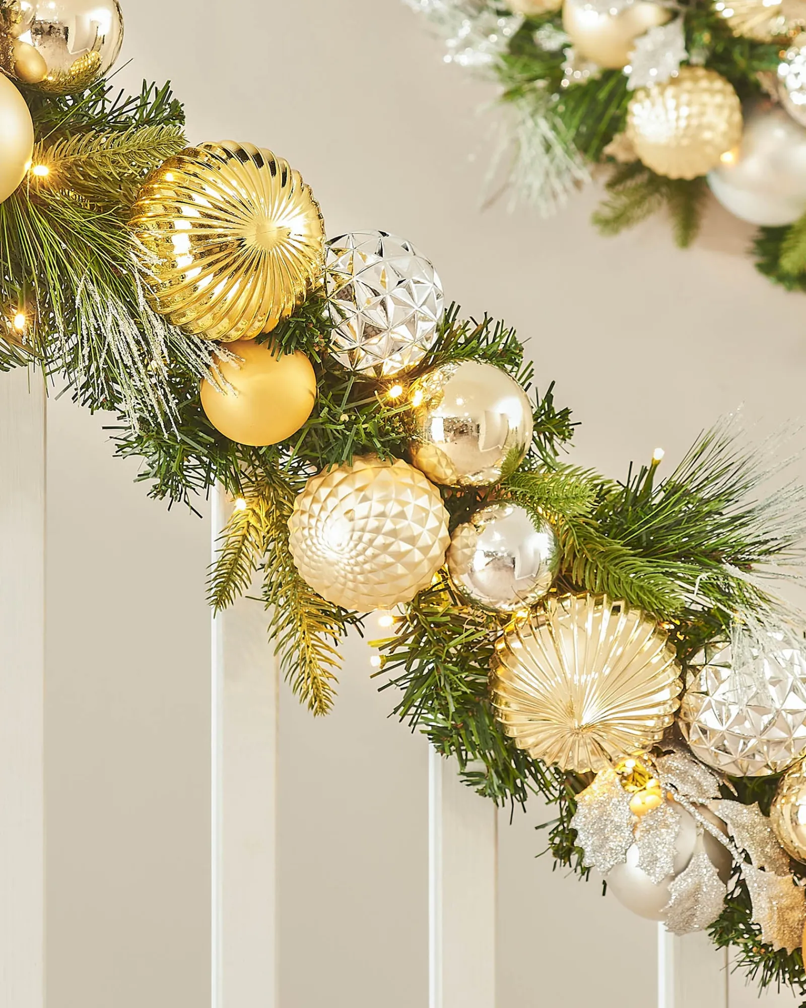 WeRChristmas Pre-Lit Decorated Garland, Silver/Champagne/Gold, 9 Ft