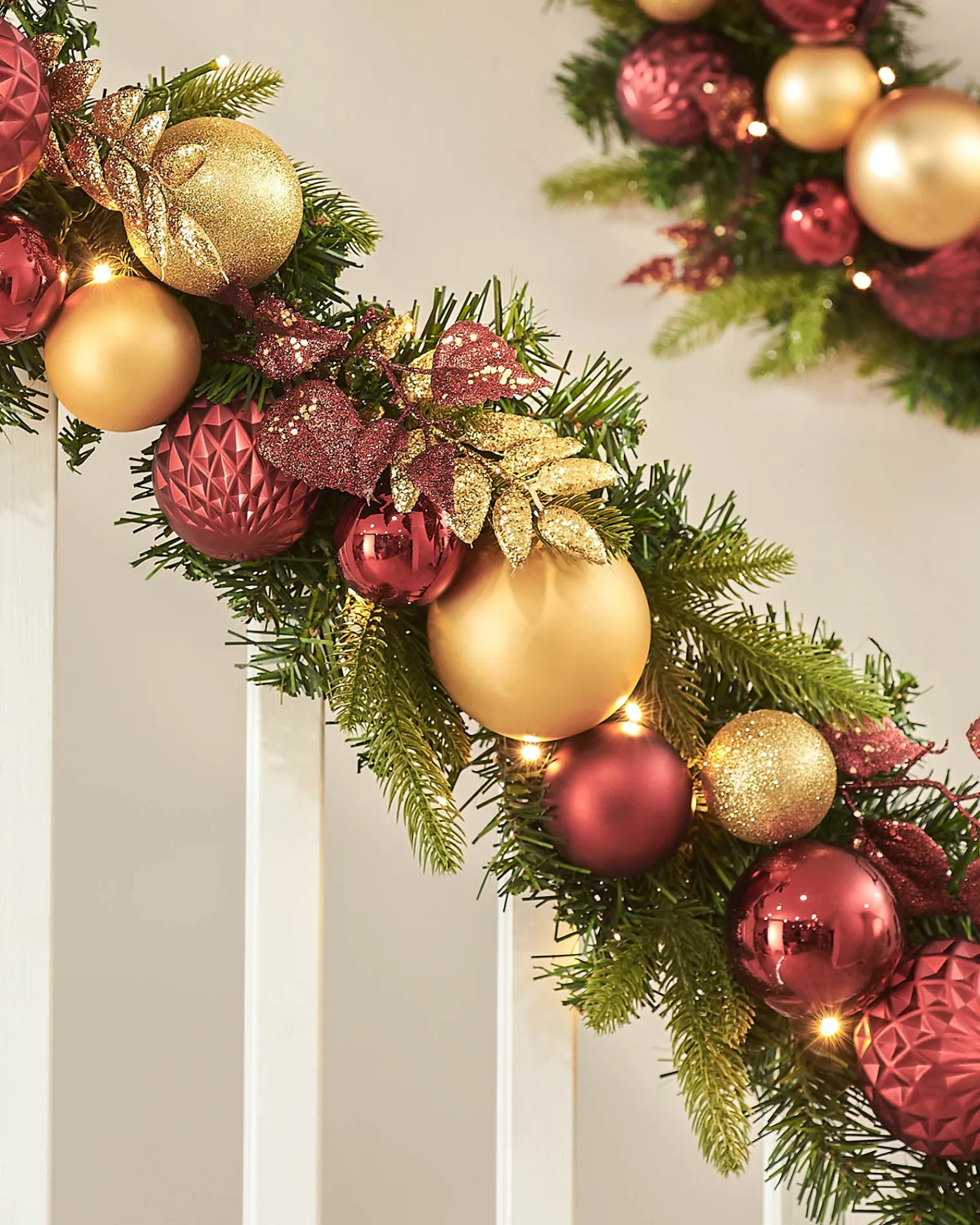 WeRChristmas Pre-Lit Decorated Garland, Burgundy/Gold, 9 Ft