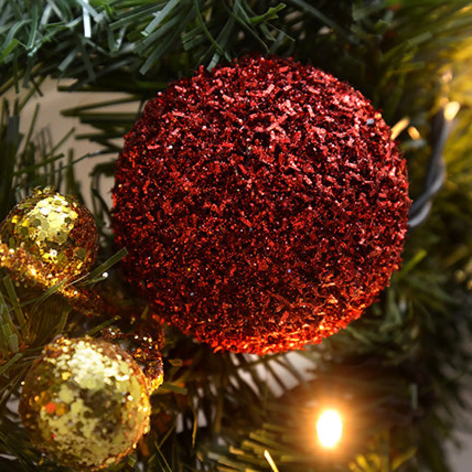 WeRChristmas Pre-Lit Decorated Garland, Red/Gold, 9 Ft