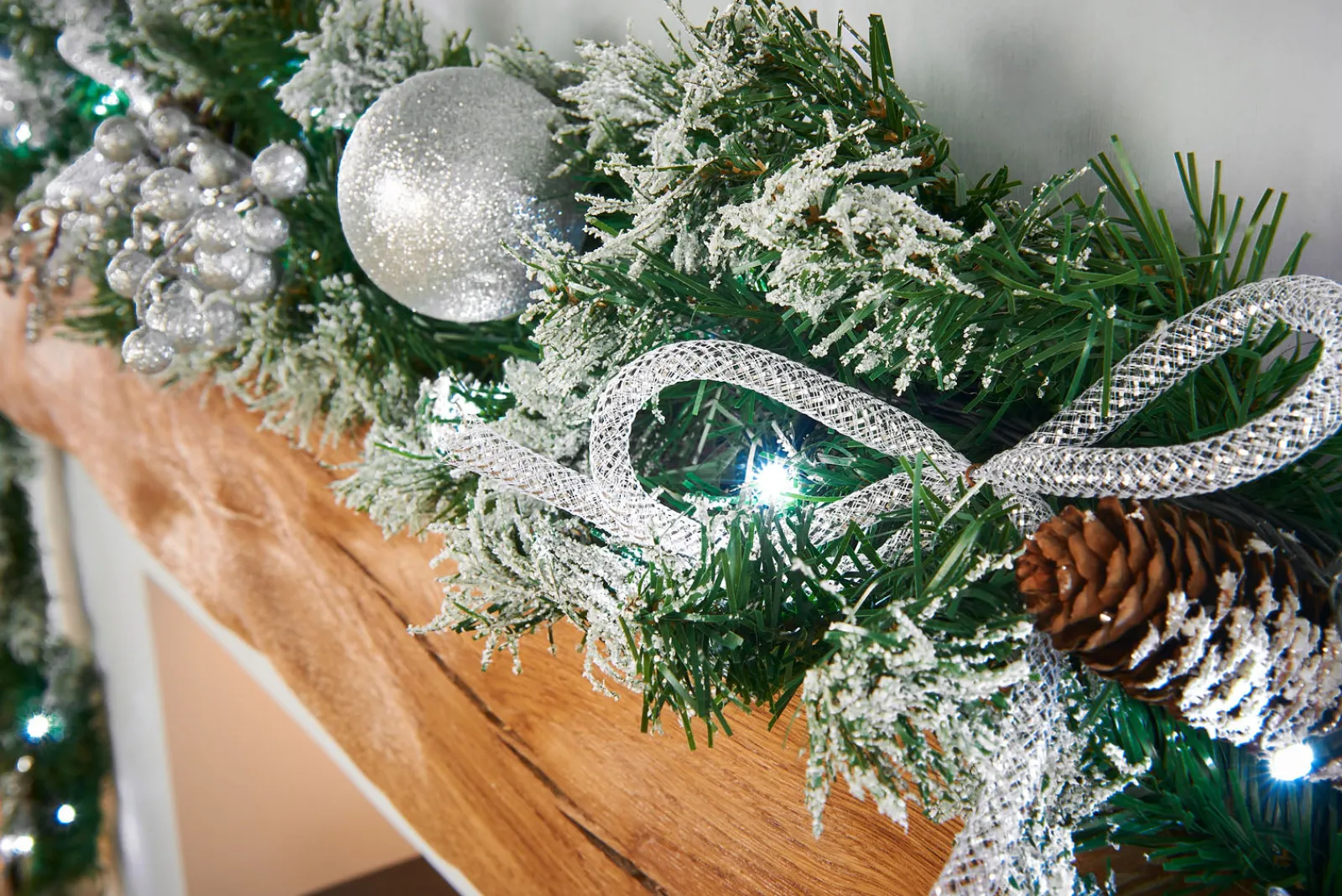 WeRChristmas Pre-Lit Decorated Garland, Silver Ice, 9 Ft