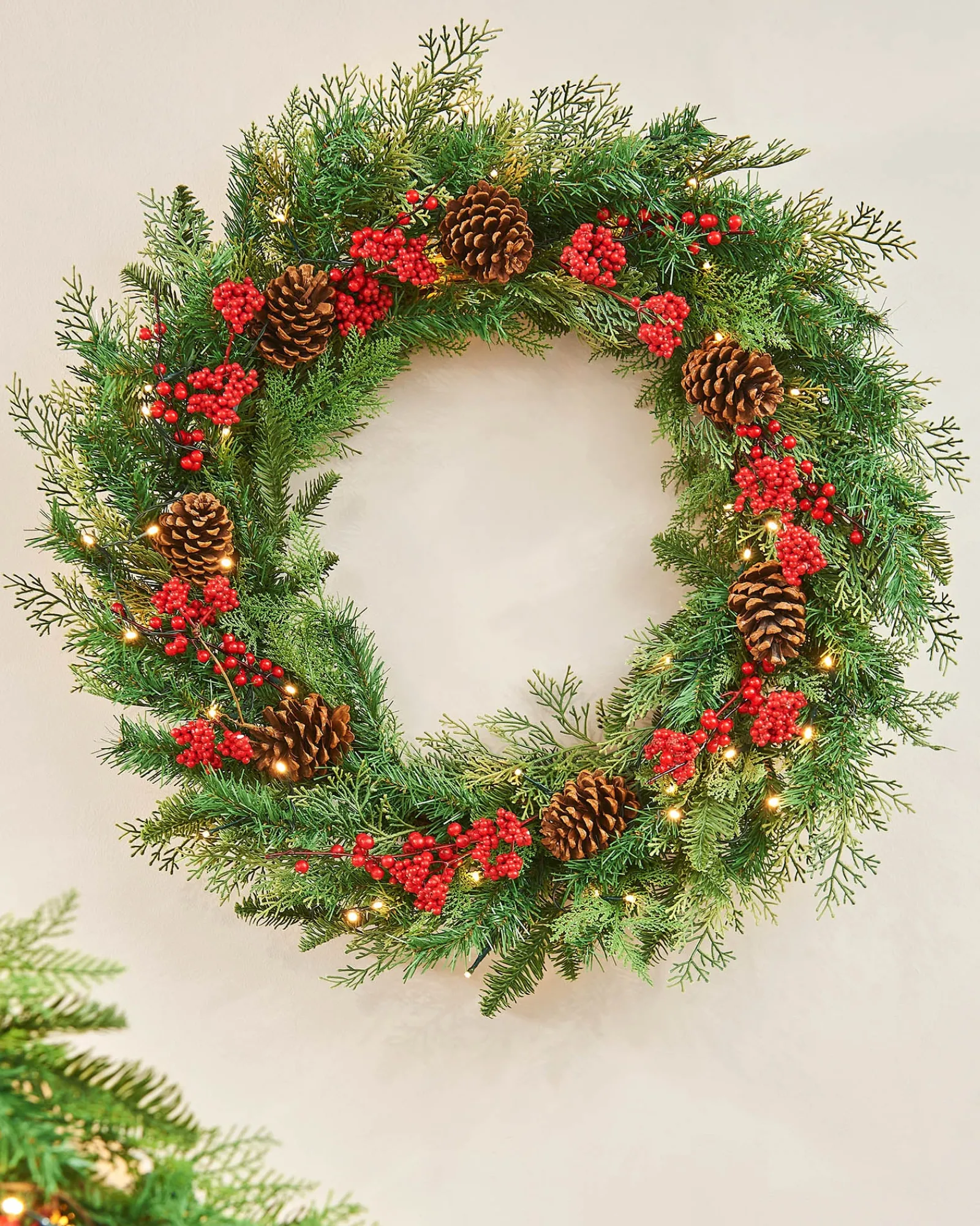 WeRChristmas Pre-Lit Decorated Wreath, Pinecones & Berries, 76 Cm